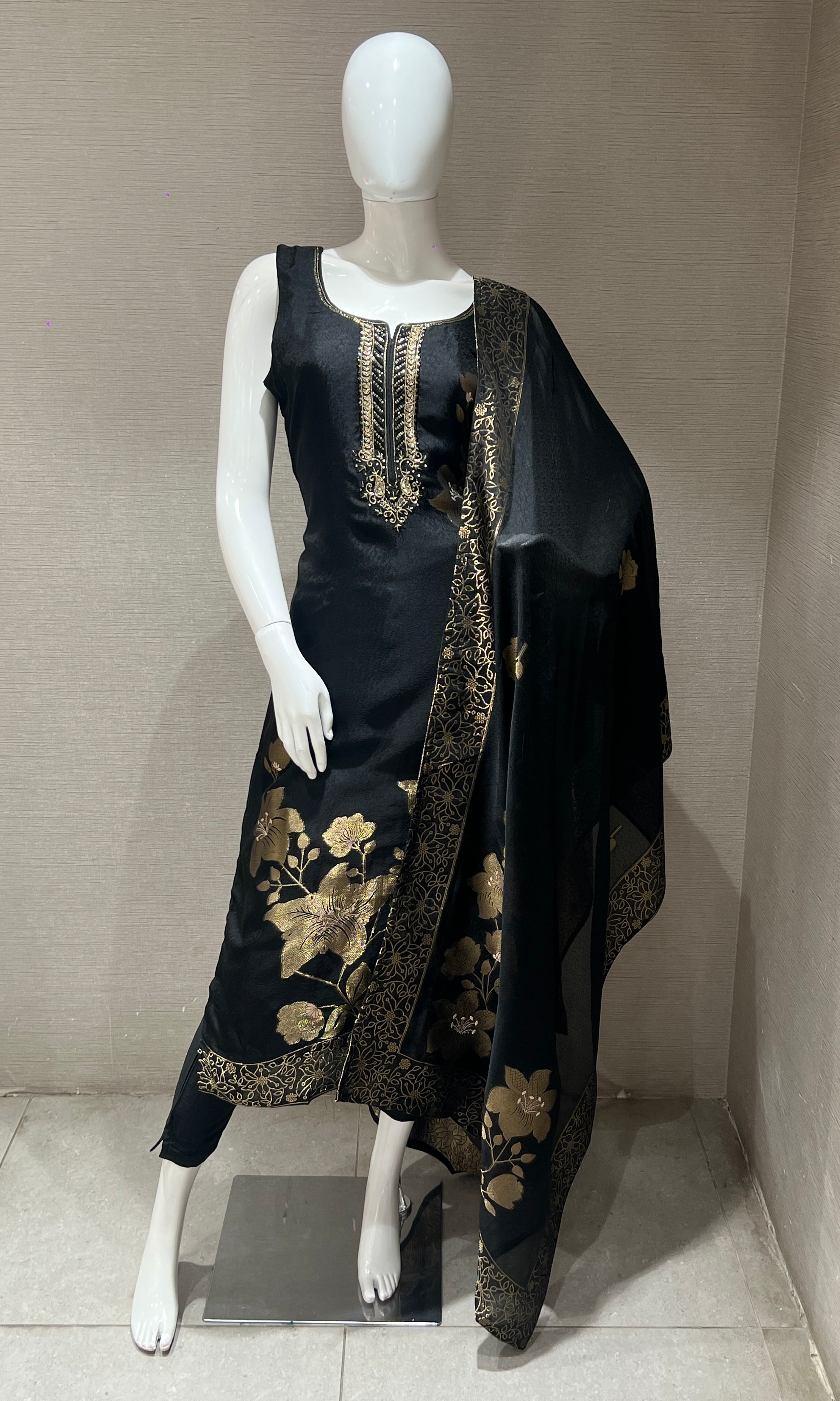 Black floral embroidered kurta set
