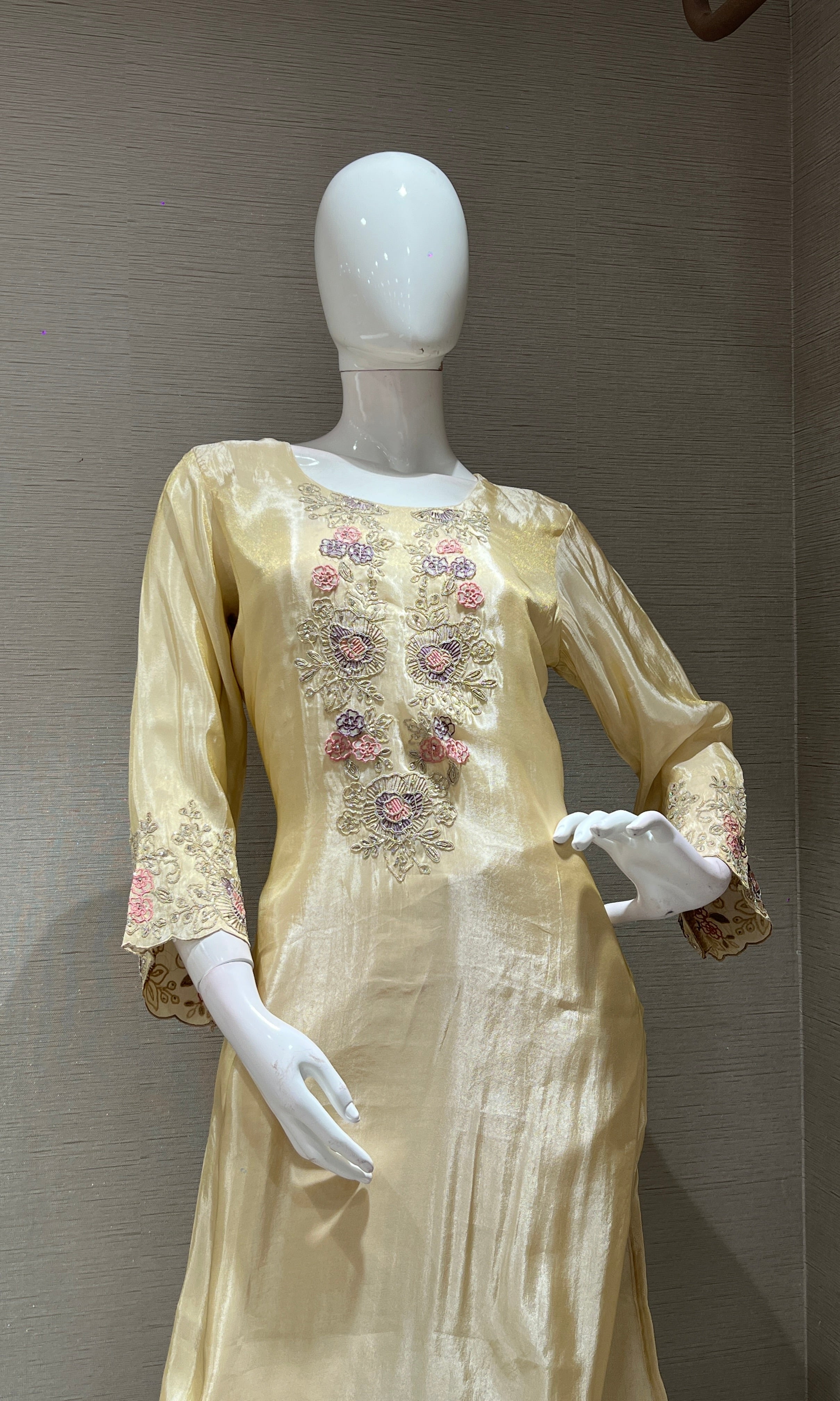 Beagh FLORAL EMBROIDERED kurta set