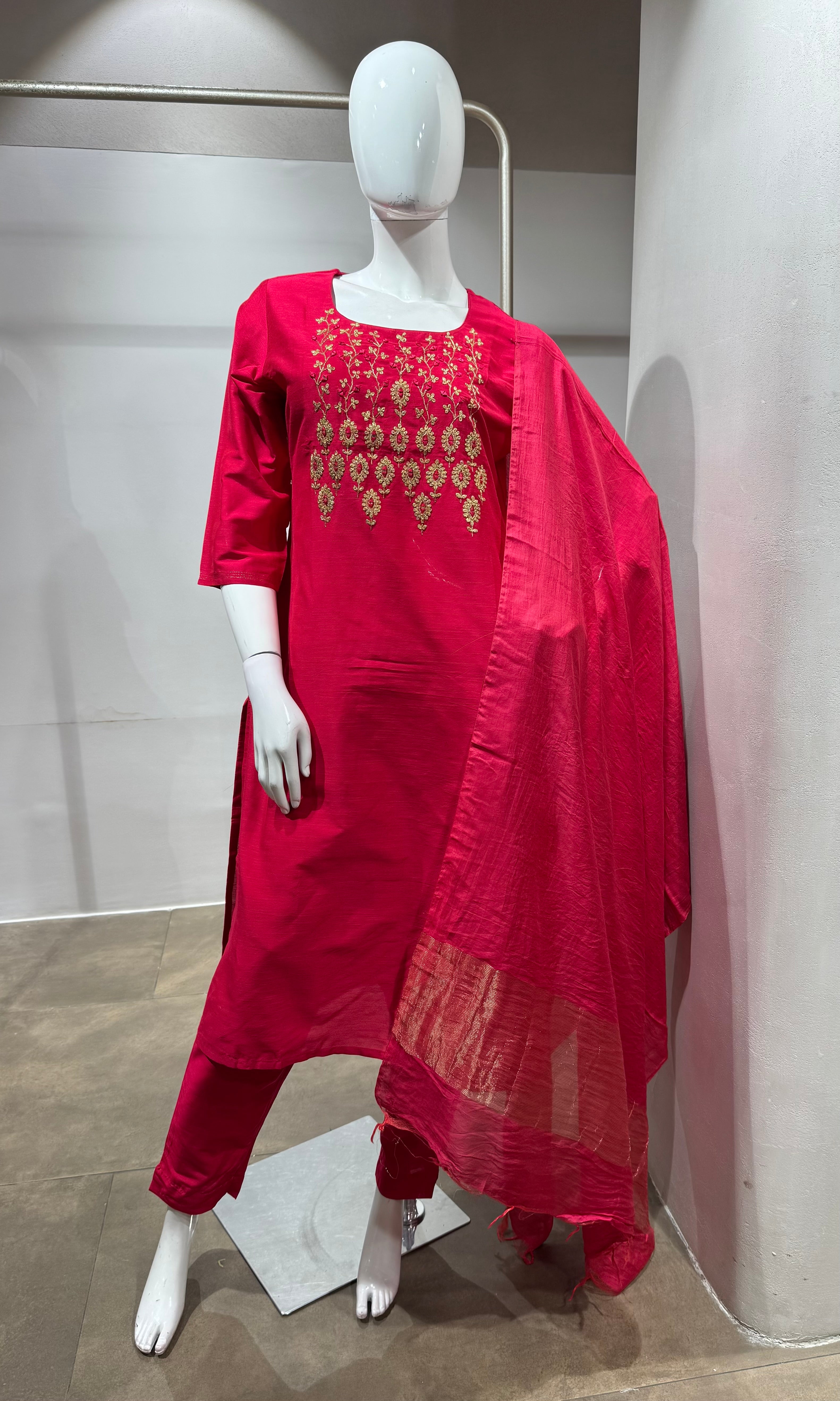 rani pink Ethnic motif kurta set