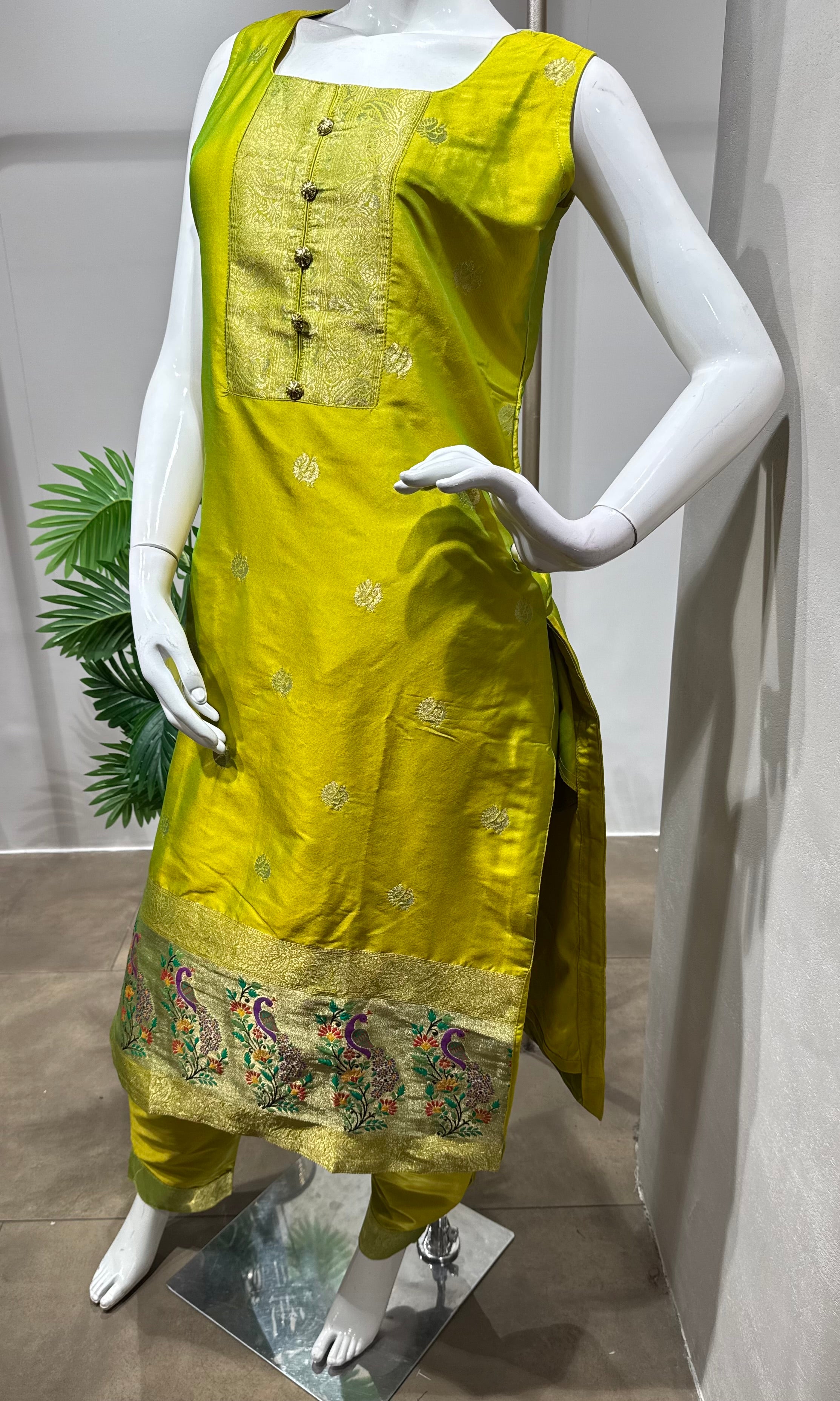 GREEN Silk Kurti with Banarasi Dupatta