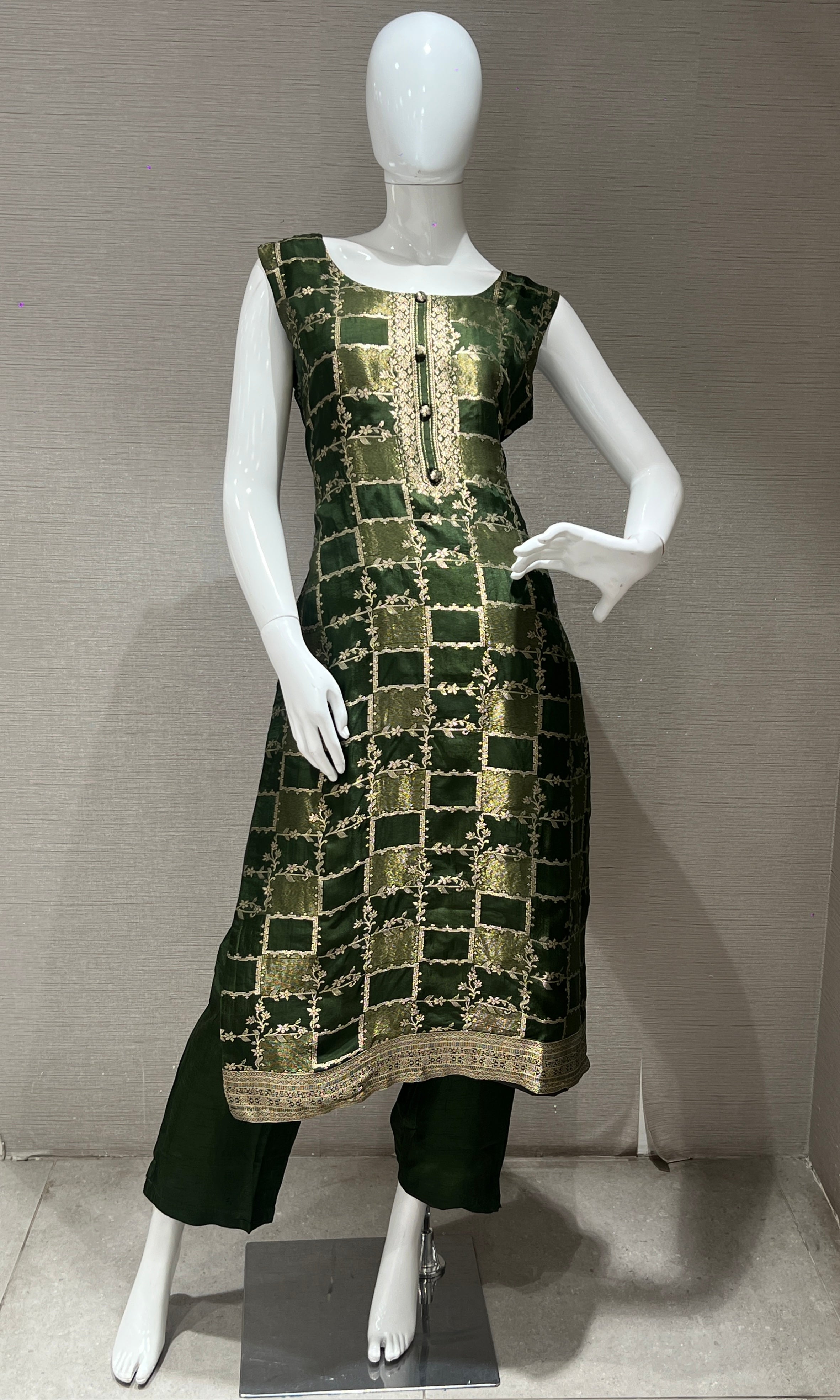 Green kurta set Zari weaving