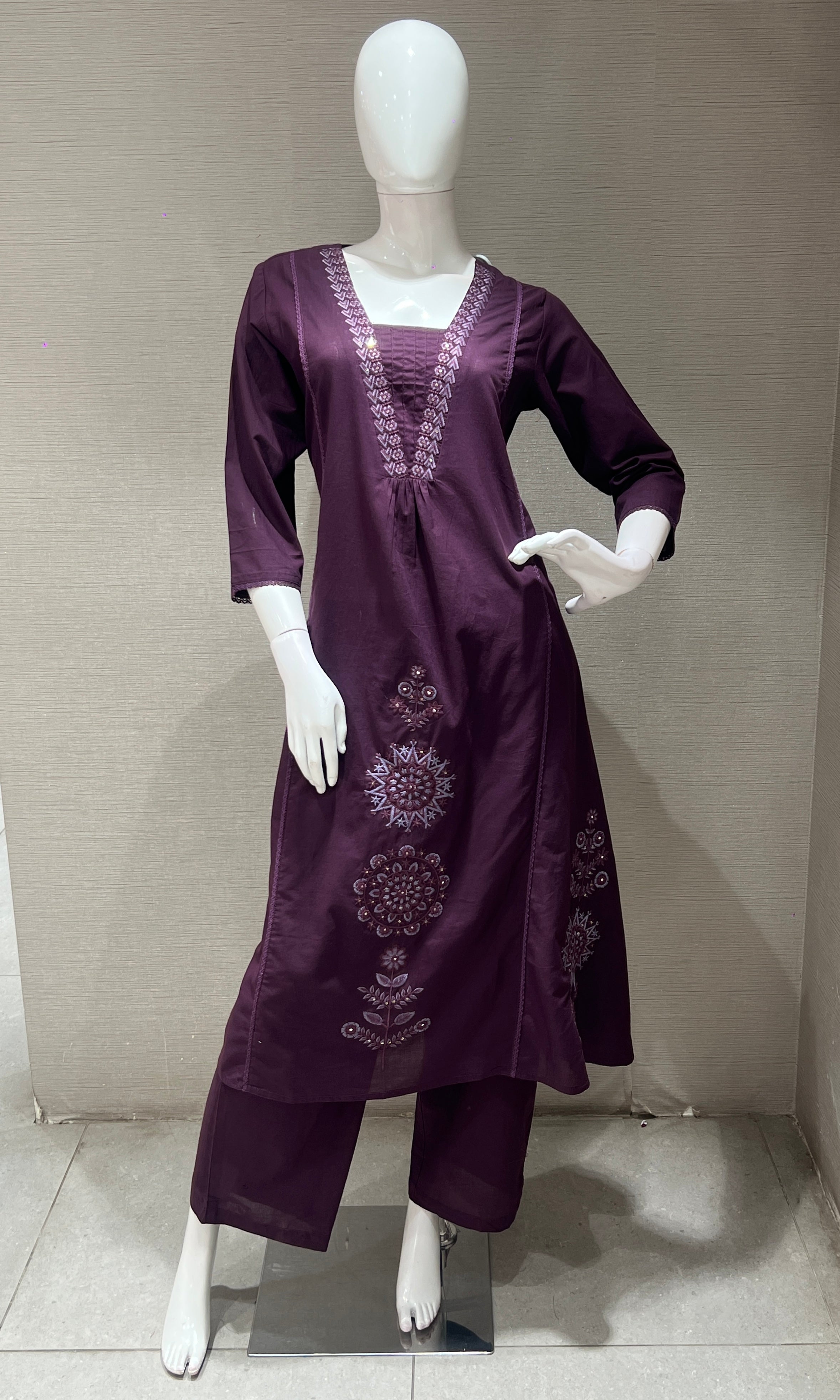 BARGANDI embroidered kurta set with dupatta