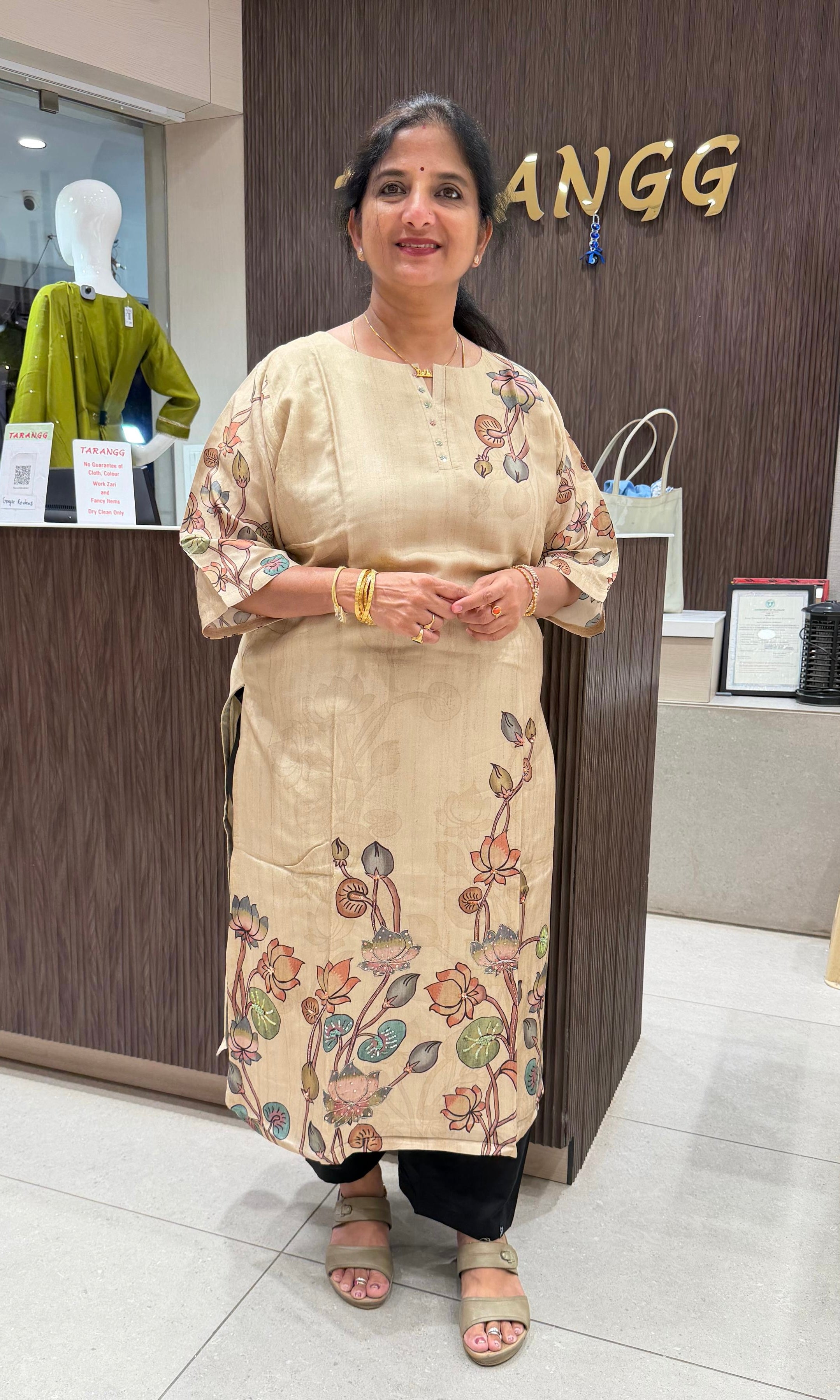 Ivory Linen-Look Kurta with Floral Artistry