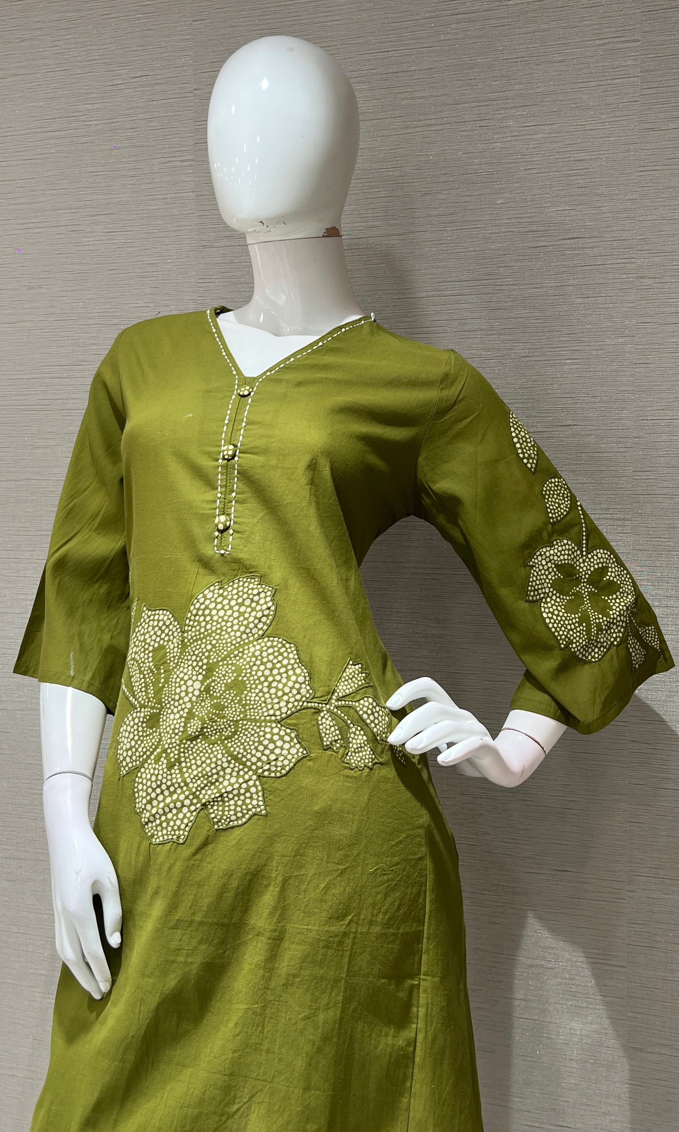 Green FLORAL EMBROIDERY kurta seT