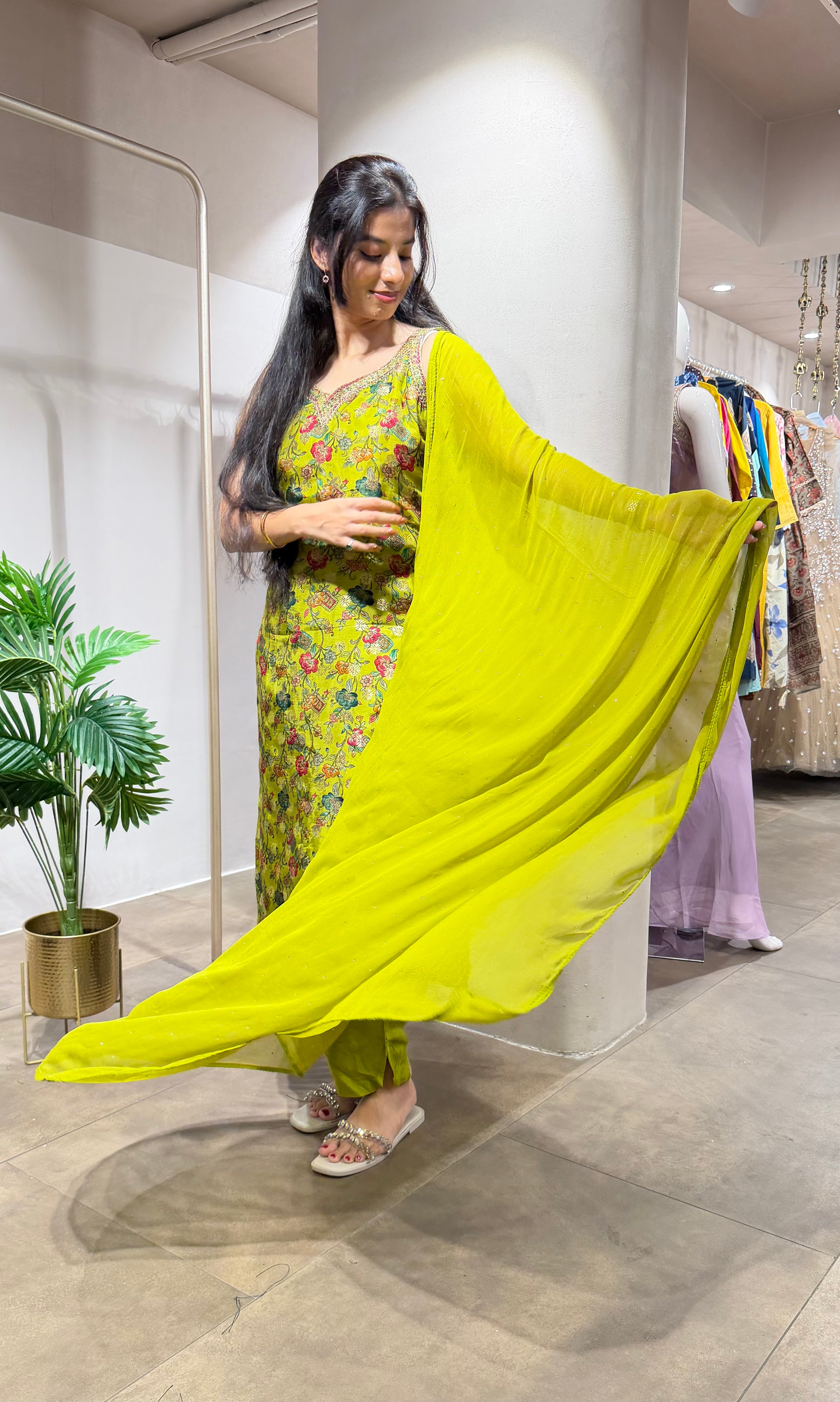 GREEN FLORAL EMBROIDERY KURTA SET