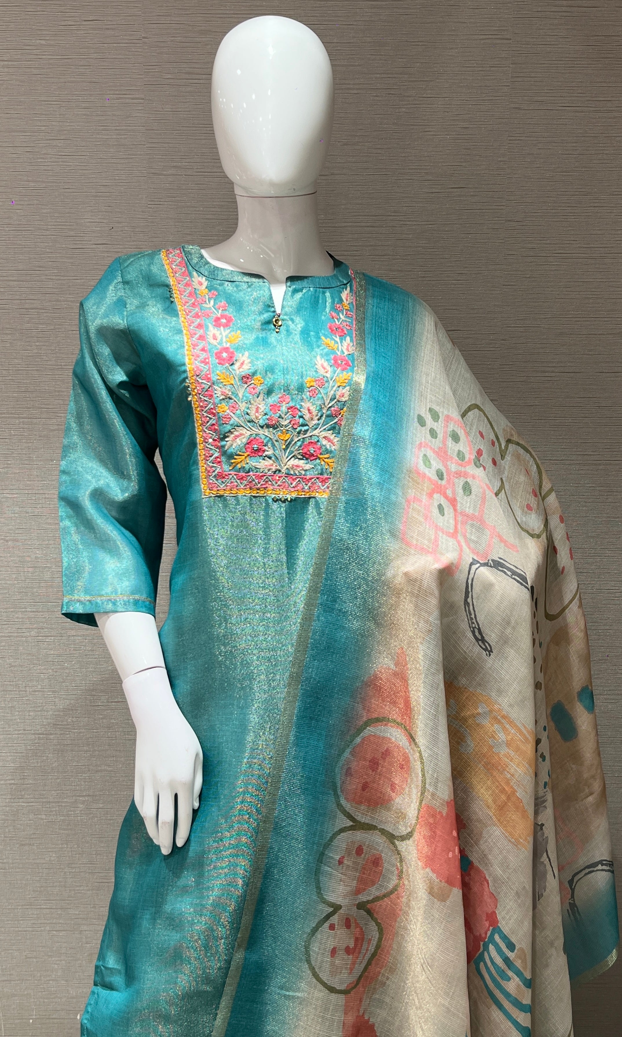 Green EMBROIDERED kurta set WITH PRINT DUPATTA