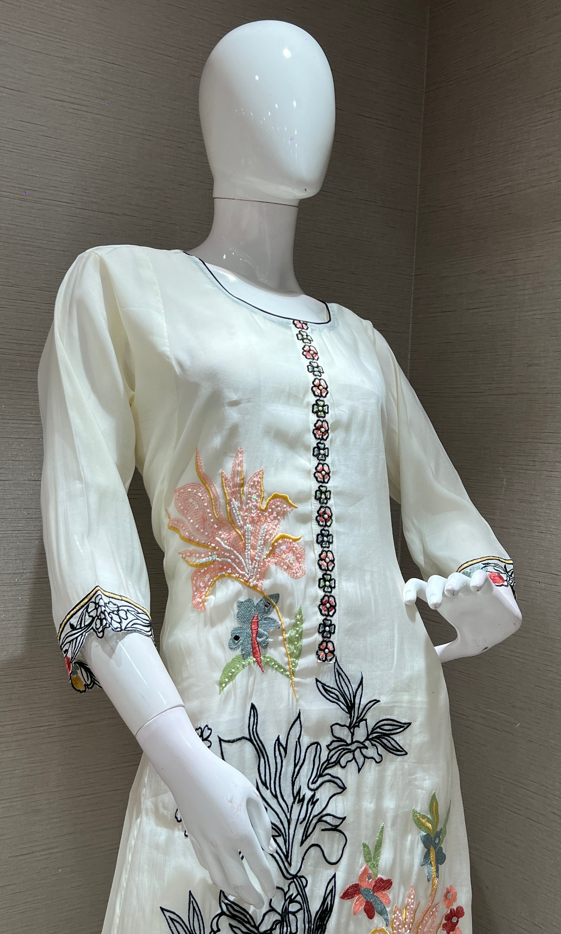 Cream mul chanderi floral embroidery kurta set