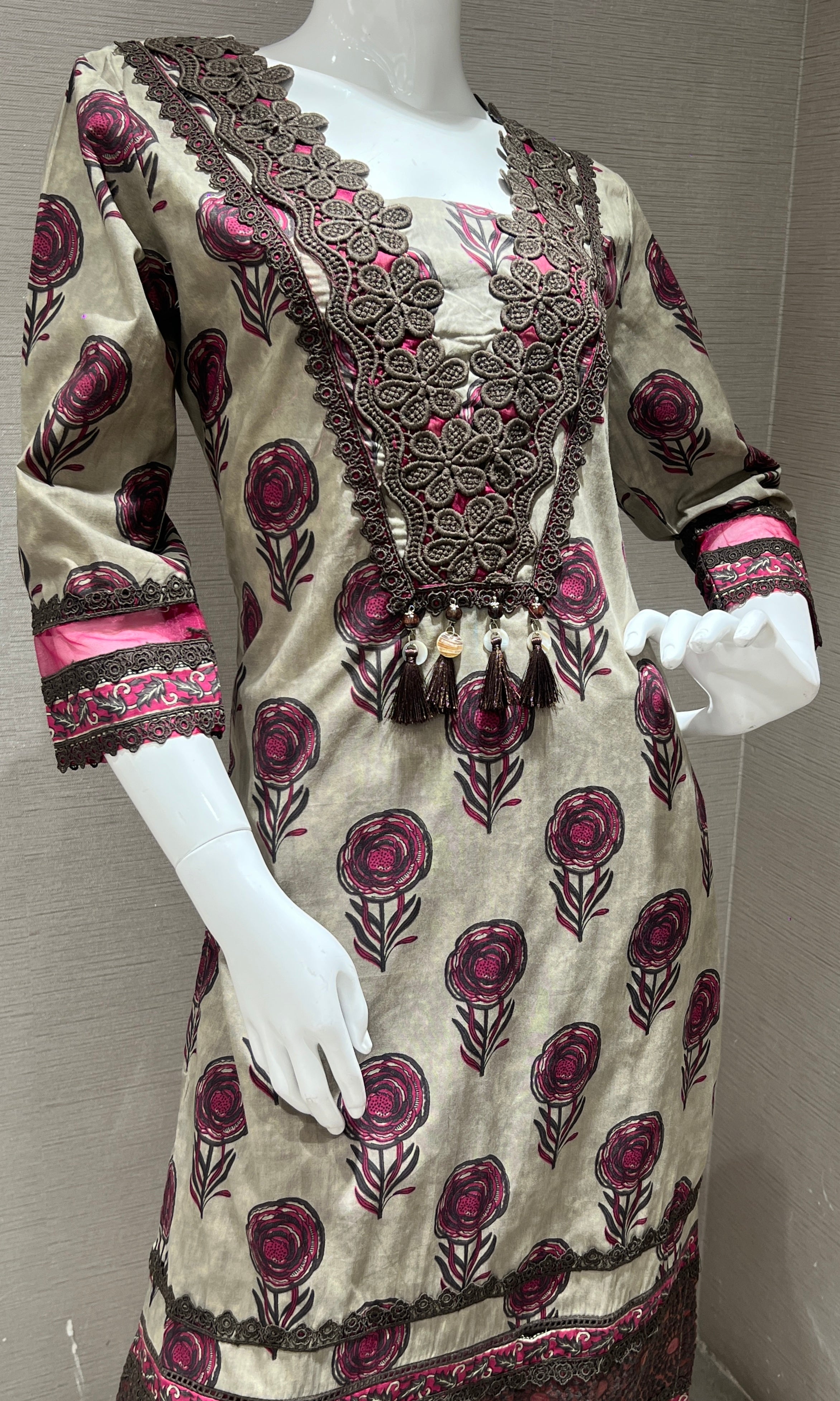 Beige and magenta printed kurta set