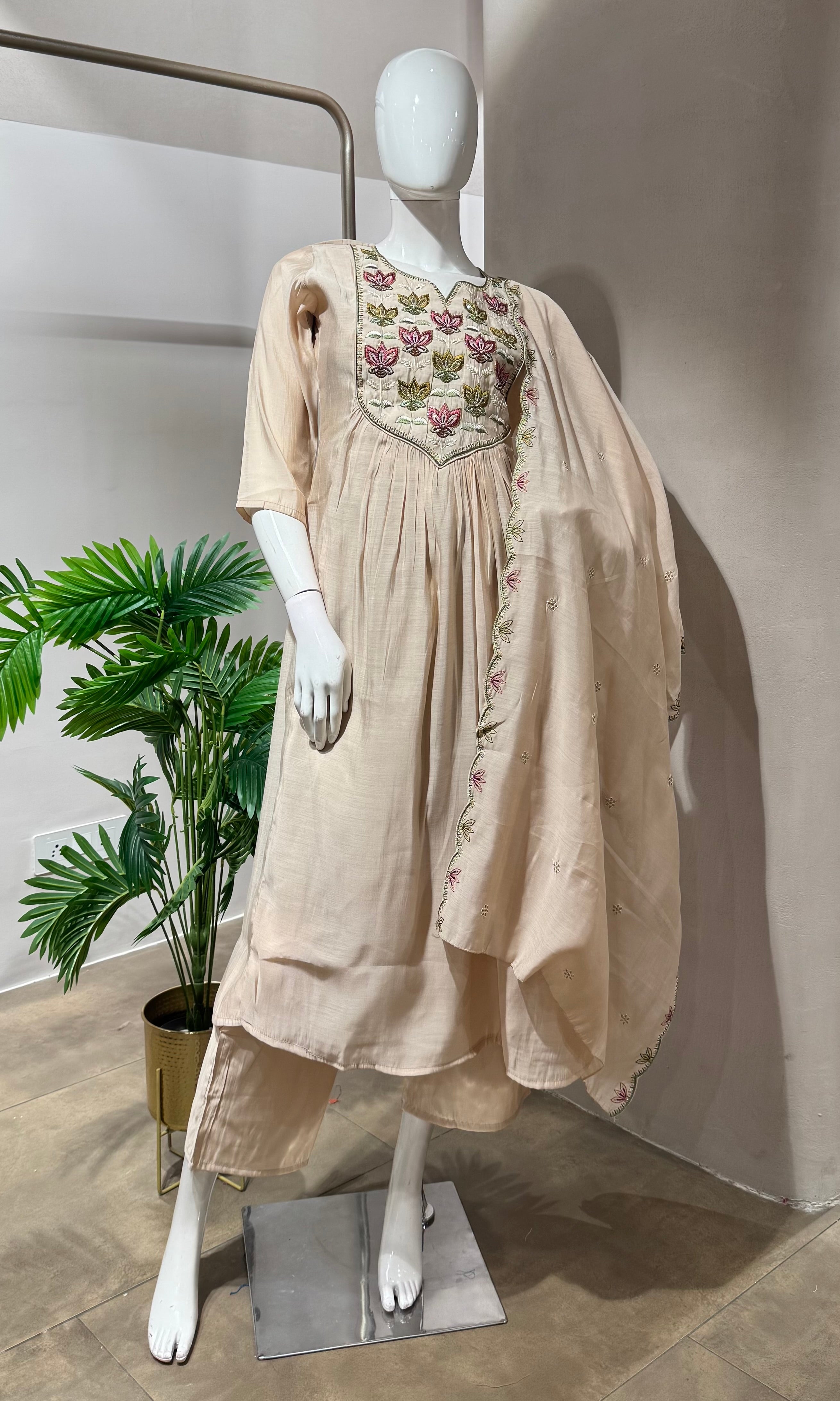 IVORY LOTUS EMBROIDERY MUL CHANDERI KURTA SET