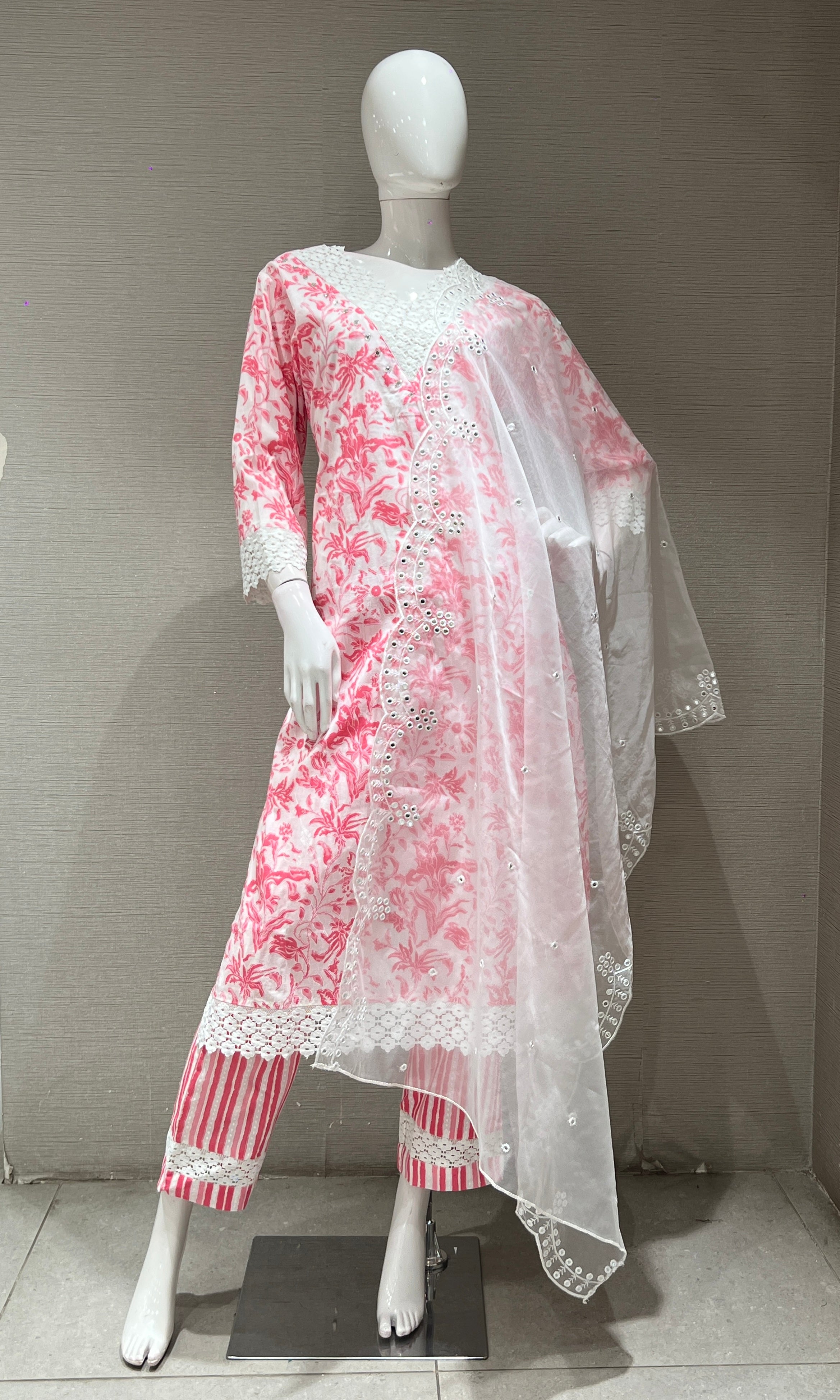 Pink floral print kurta set