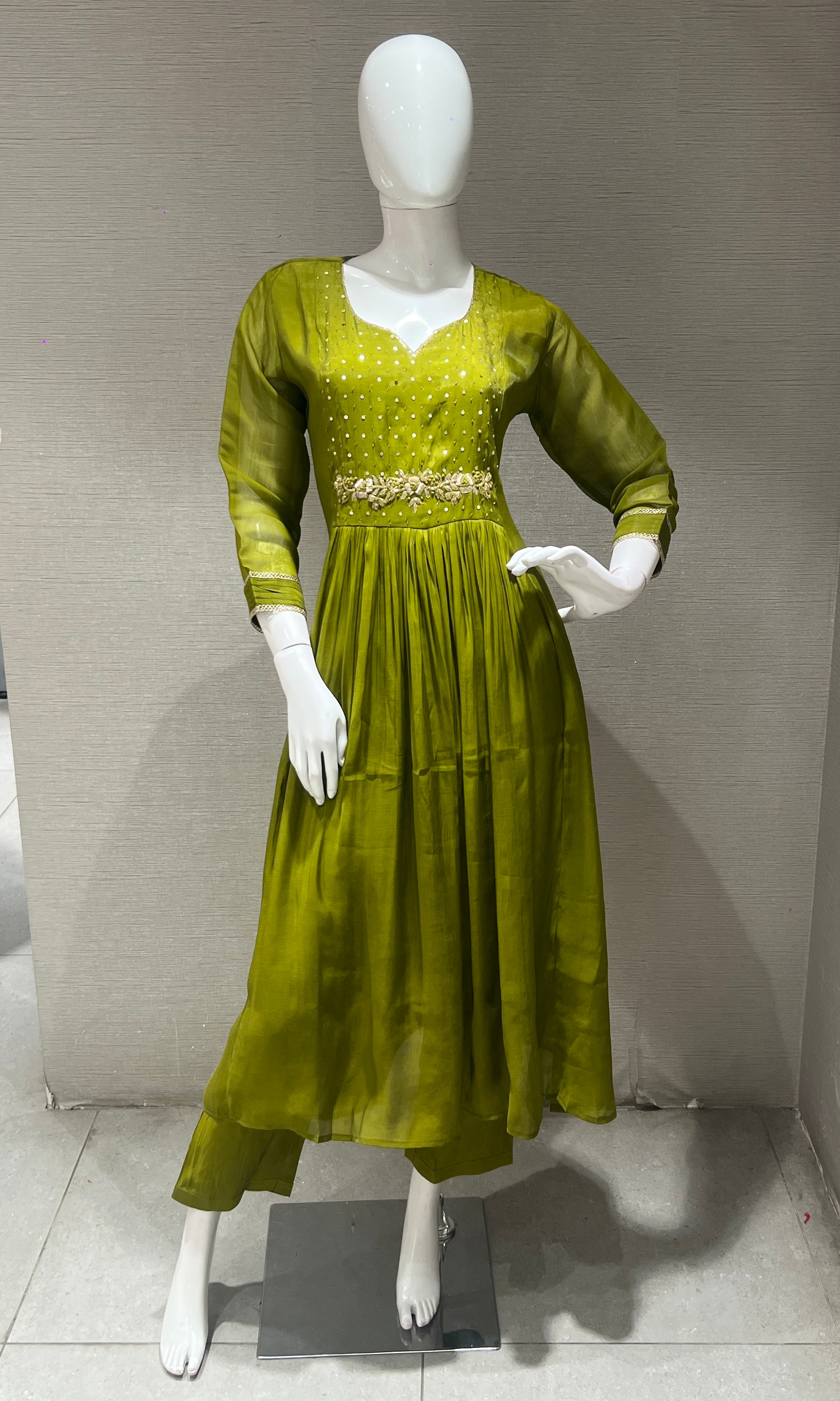 Green EMBROIDERED MUL CHANDERI Kurta SET