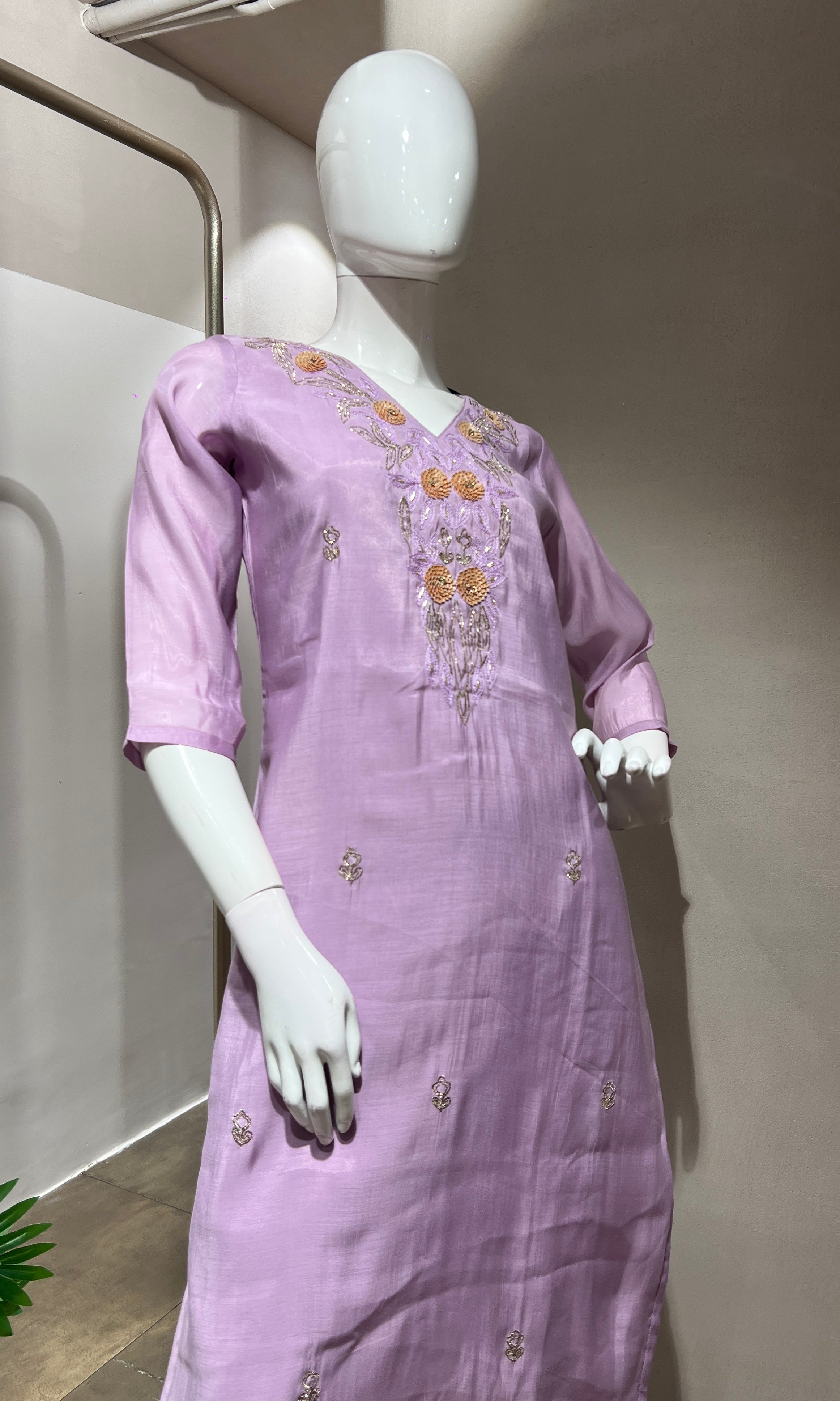 LAVENDER FLORAL EMBROIDERY KURTA SET