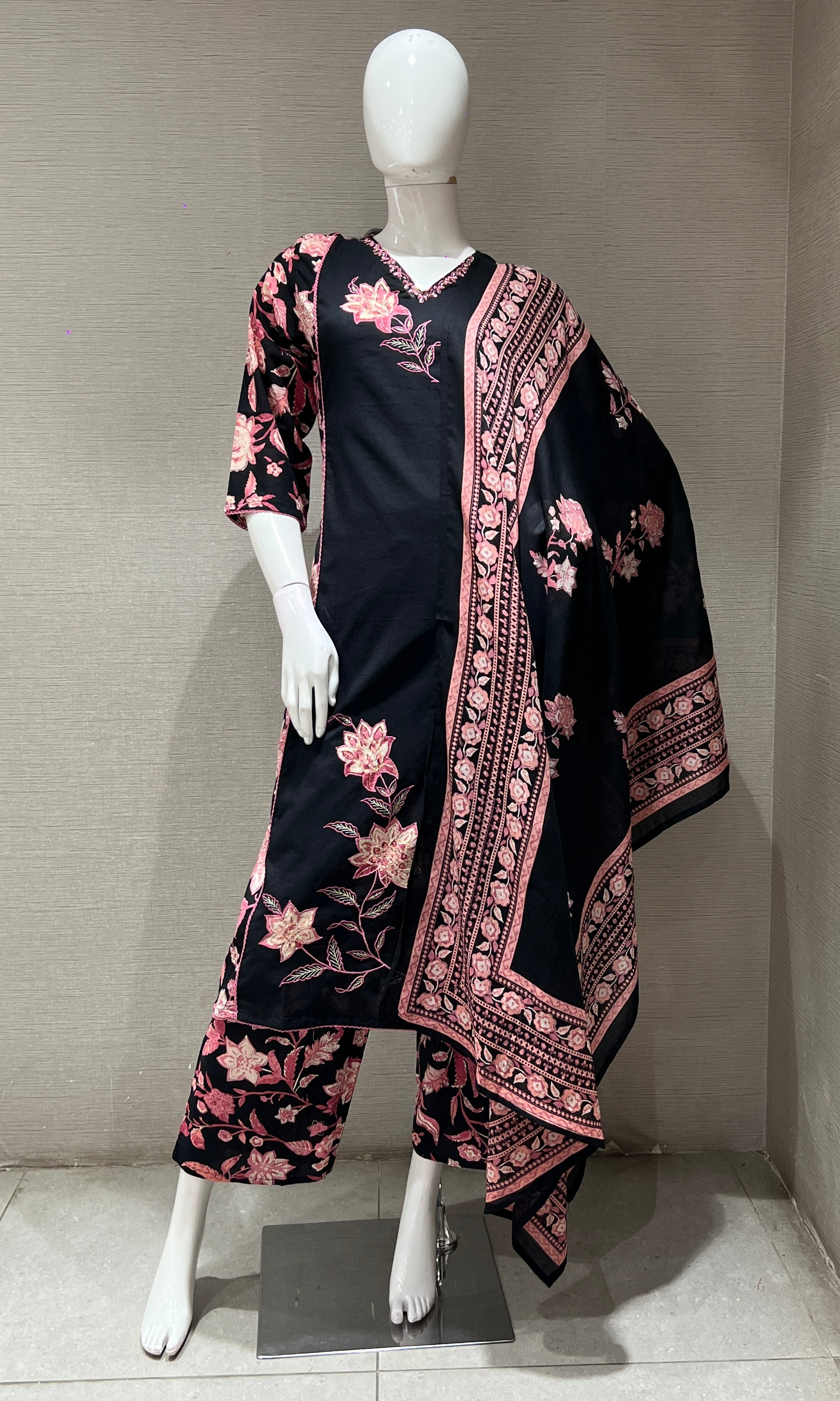 BLACK FLORAL PRINT KURTA SET