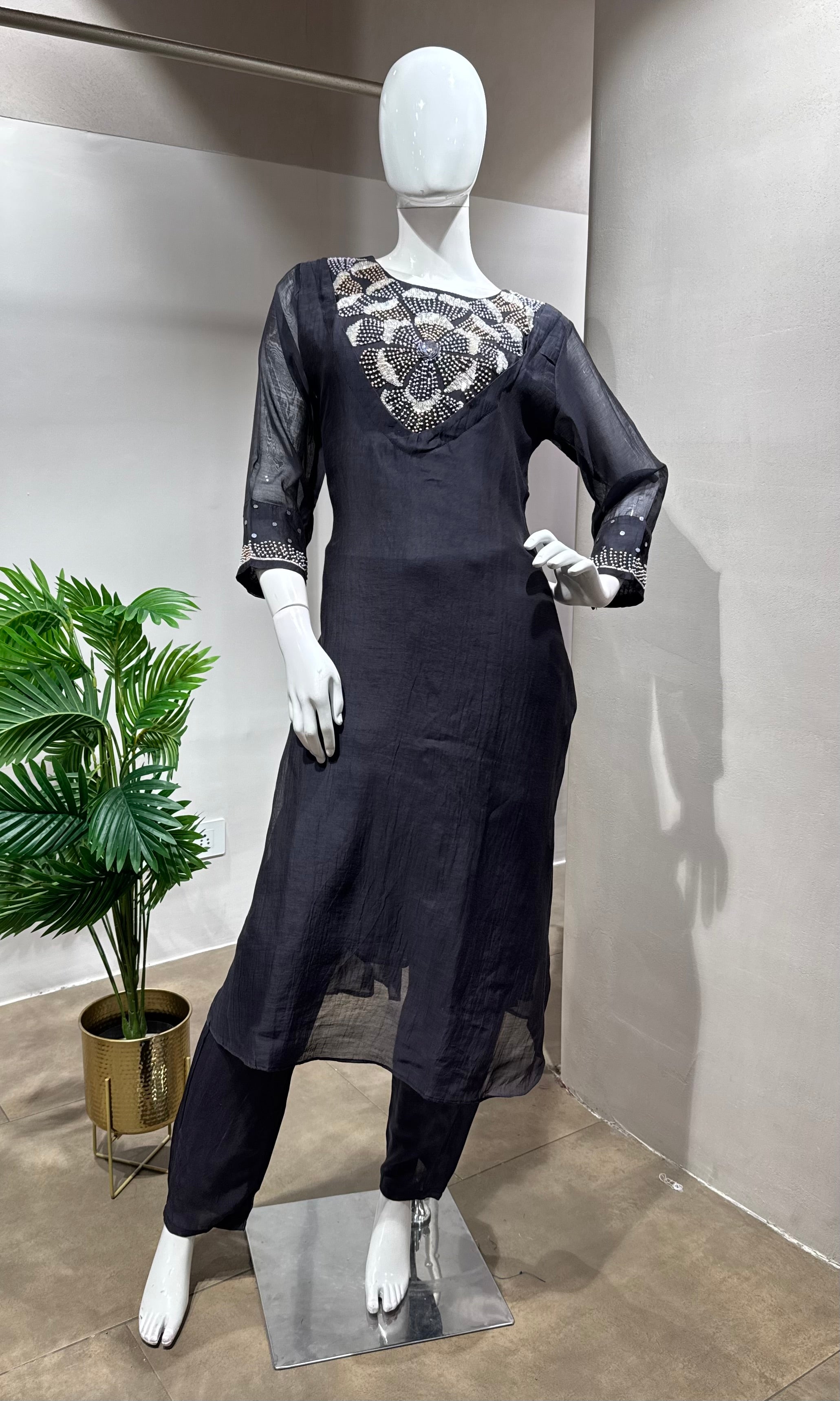 BLACK EMBROIDERED KURTA SET
