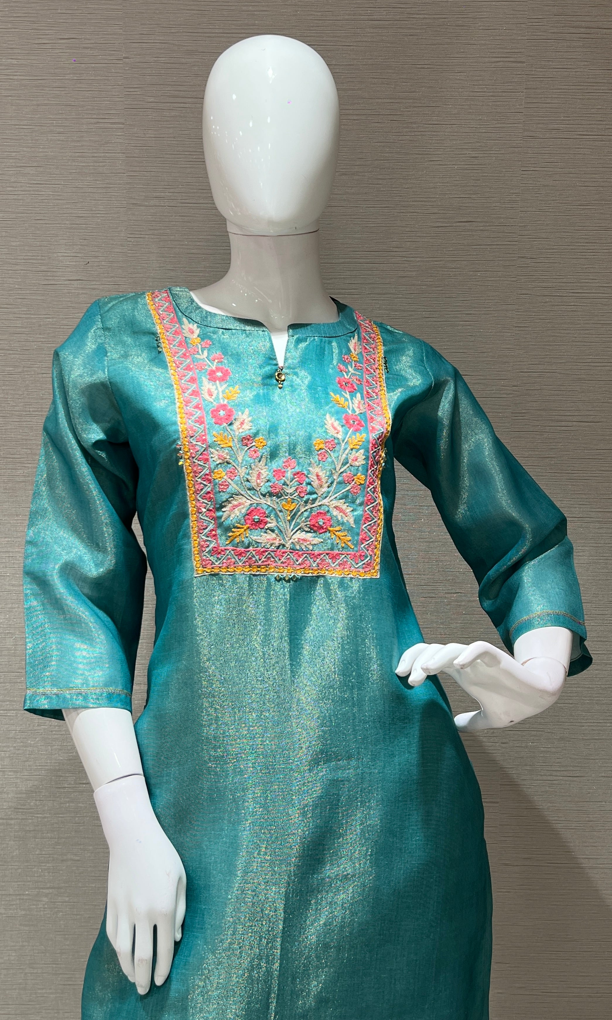 Green EMBROIDERED kurta set WITH PRINT DUPATTA