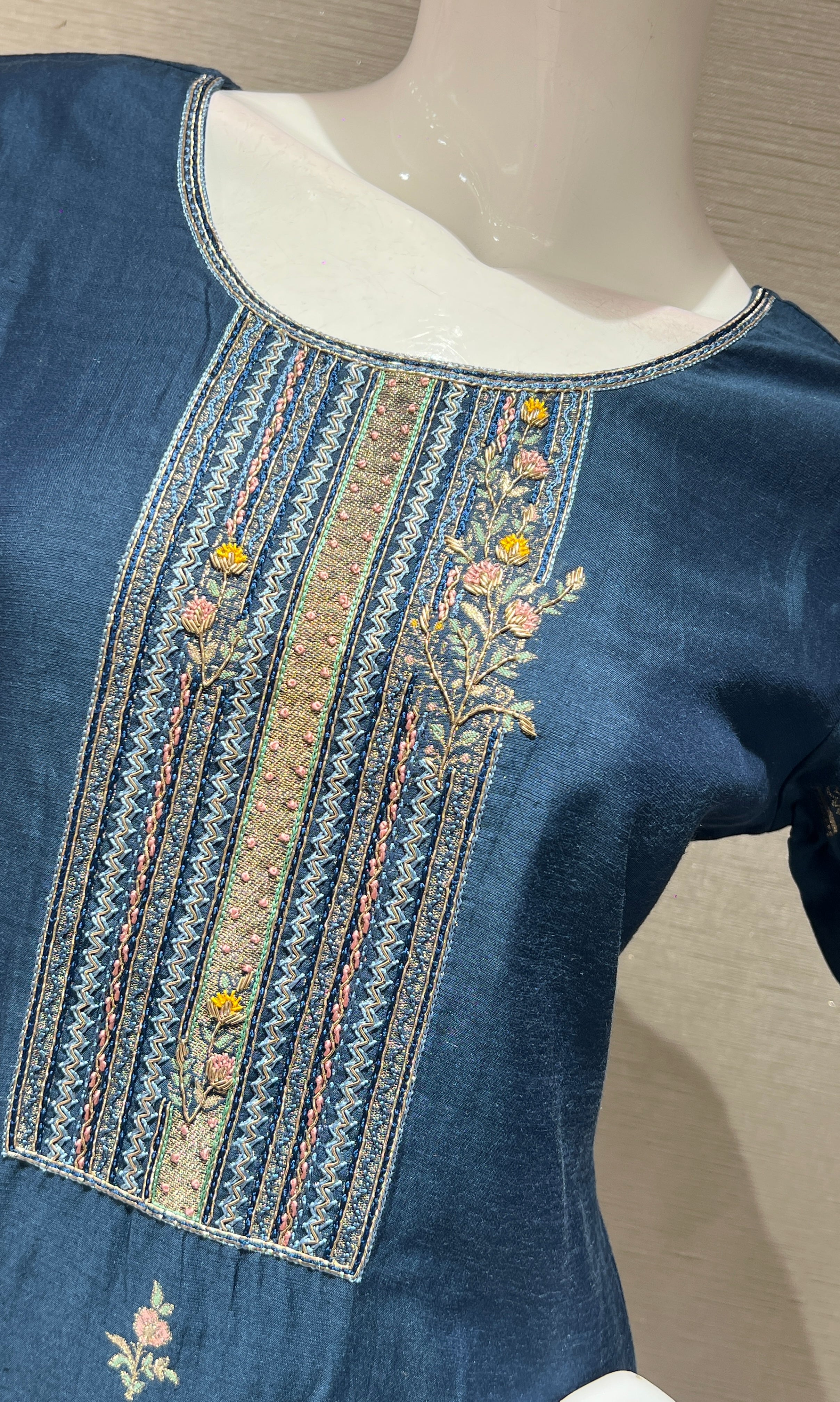 NAVY BLUE EMBROIDERED KURTA SET