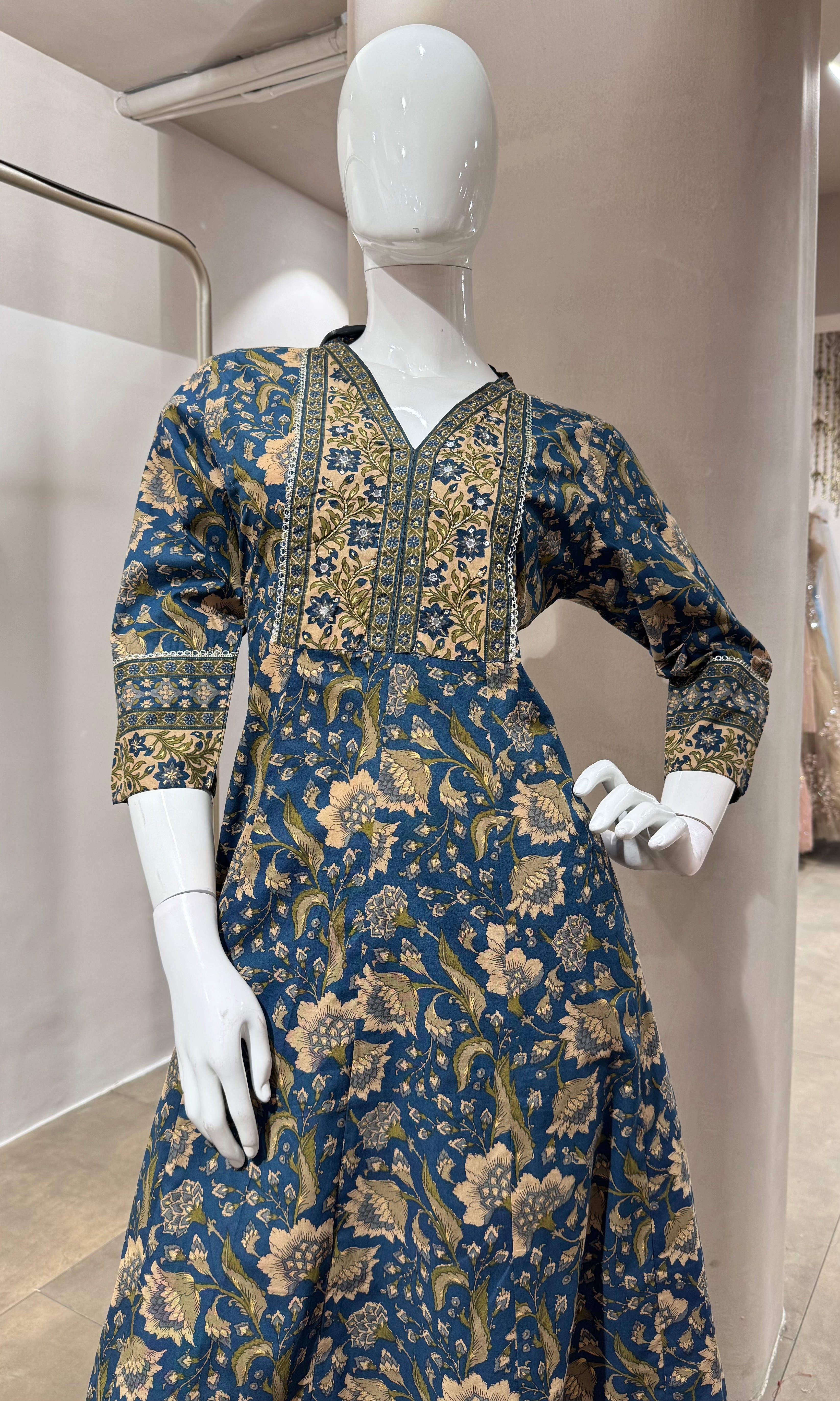 BLUE FLORAL PRINT ETHNIC KURTA SET