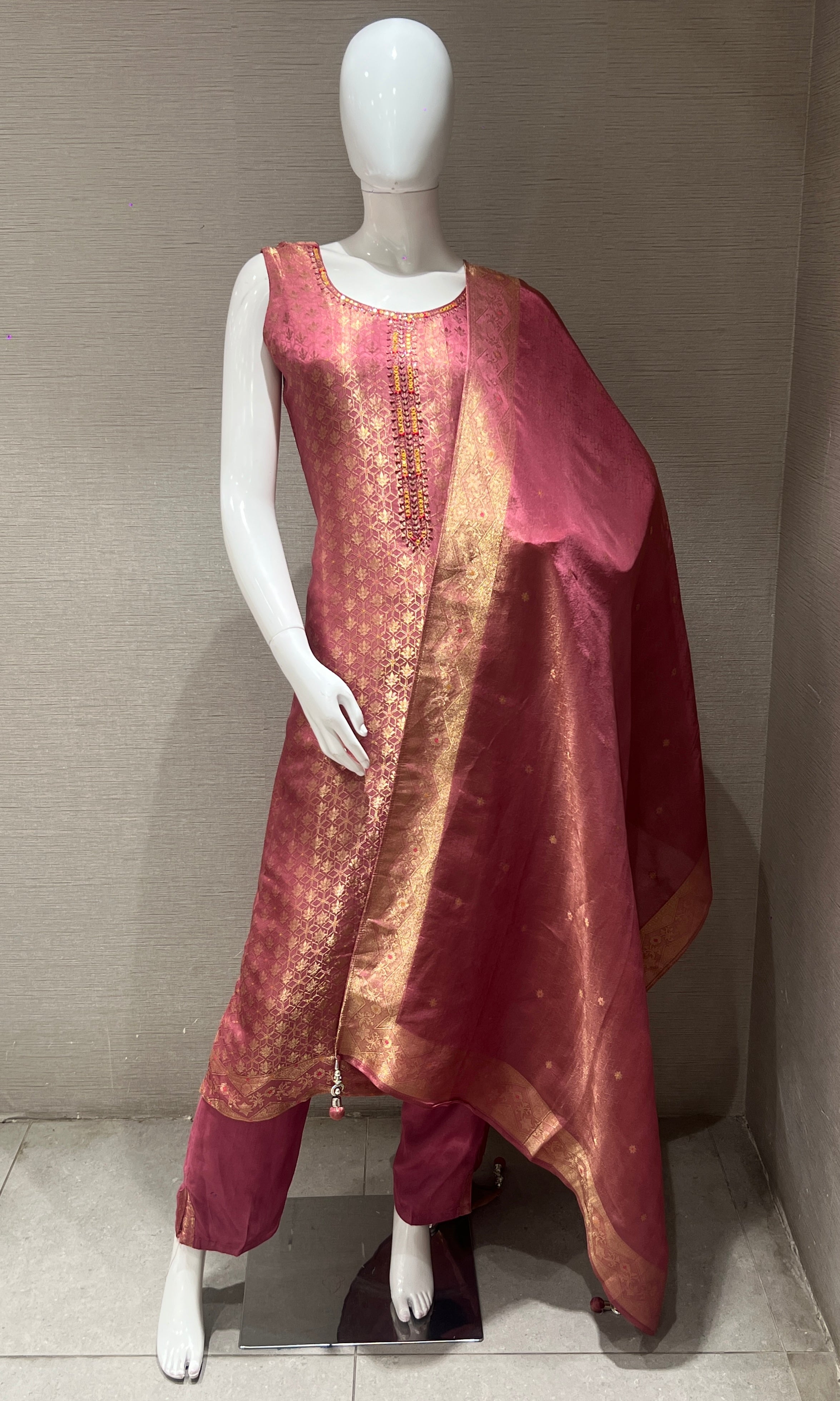 Onion pink Brocade Kurta Set