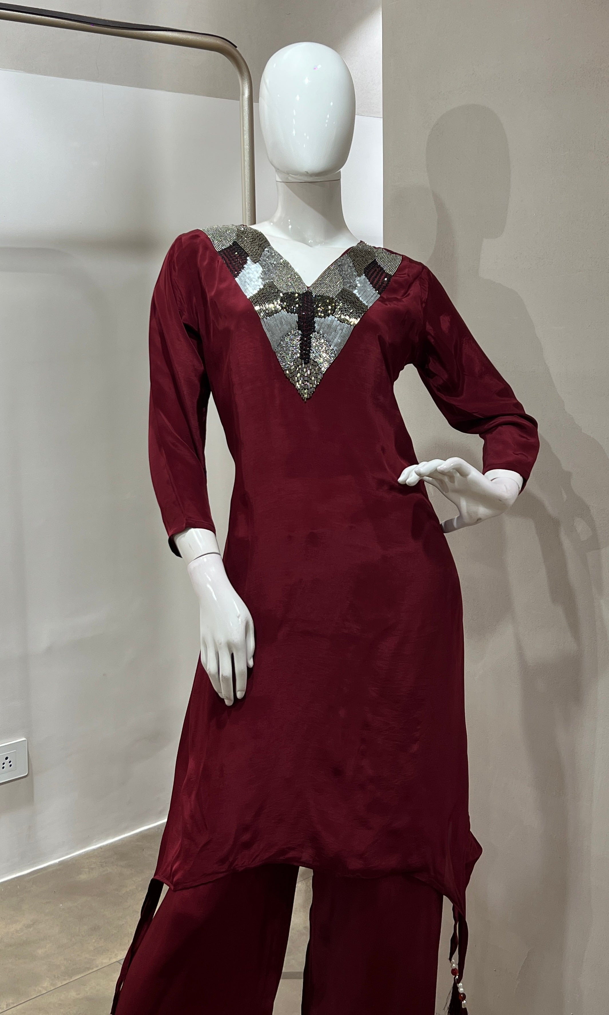 MAROON ELEGANT V NECK CORD SET