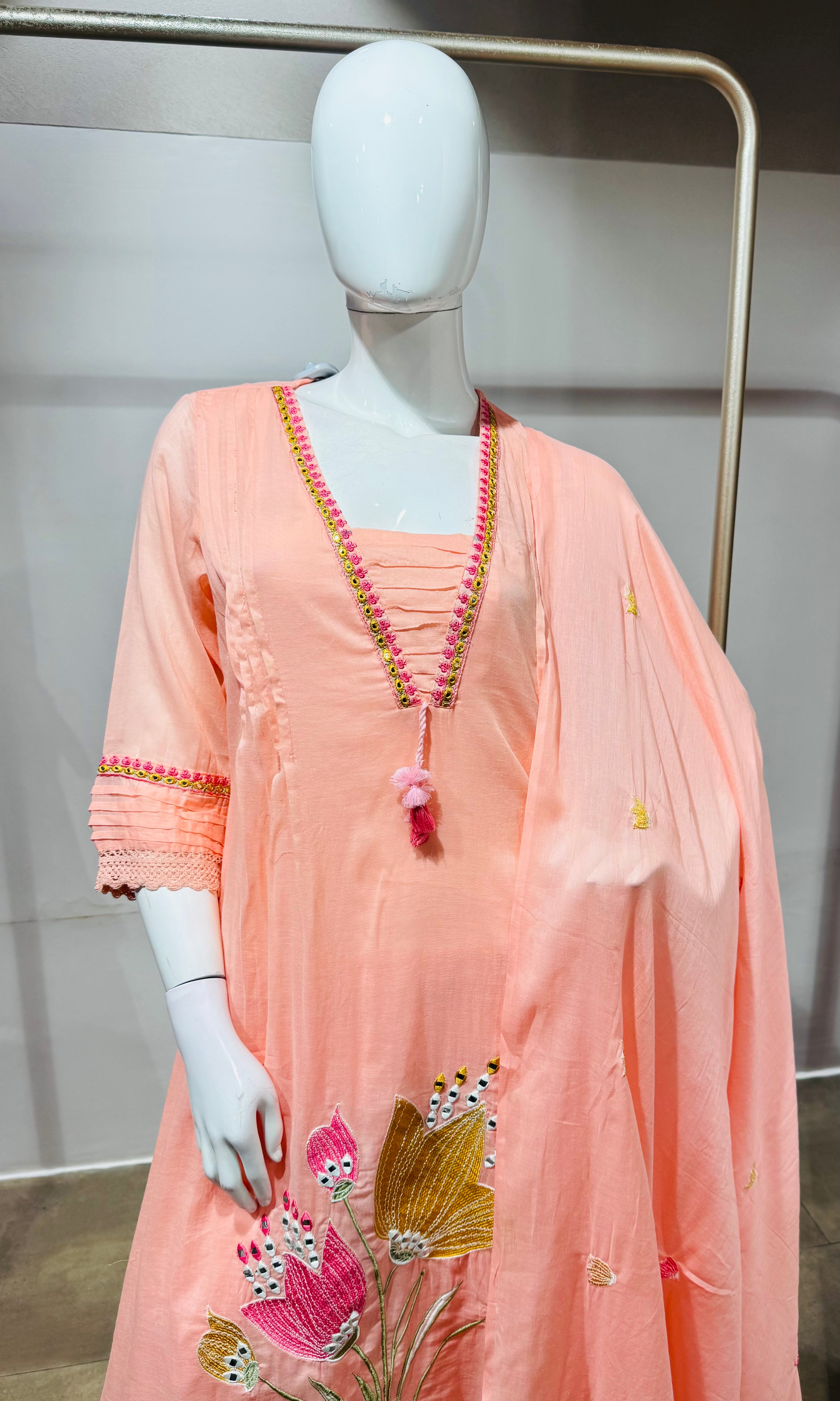 Pink Floral embroidered kurta set