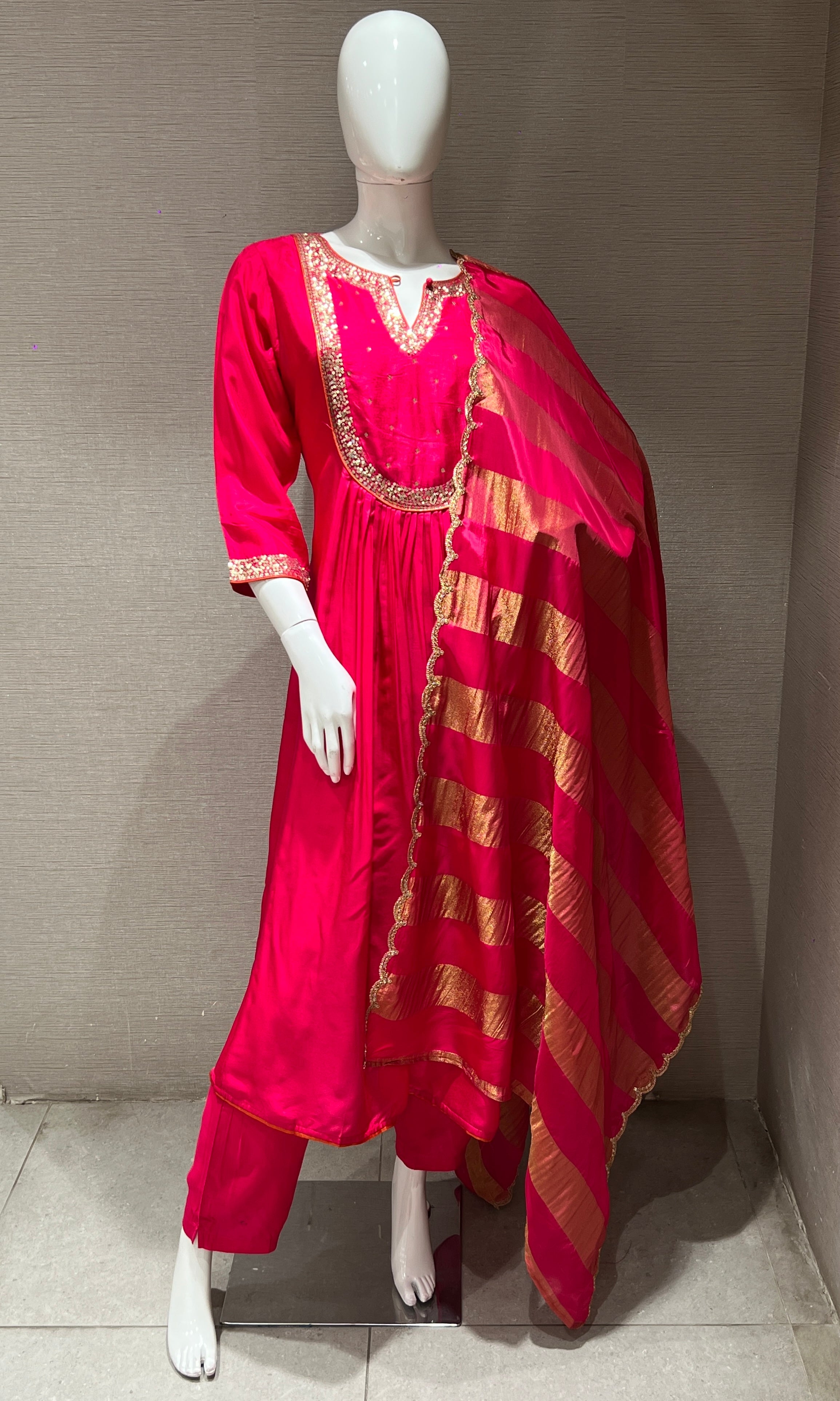 Pink kurta set with scallops dupatta