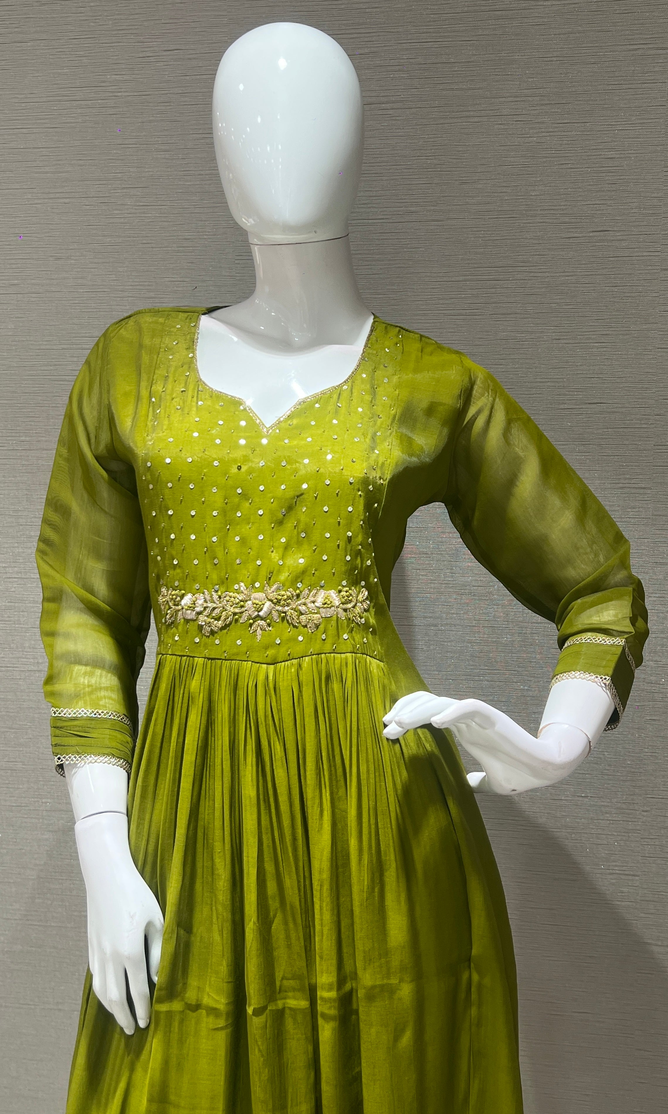 Green EMBROIDERED MUL CHANDERI Kurta SET
