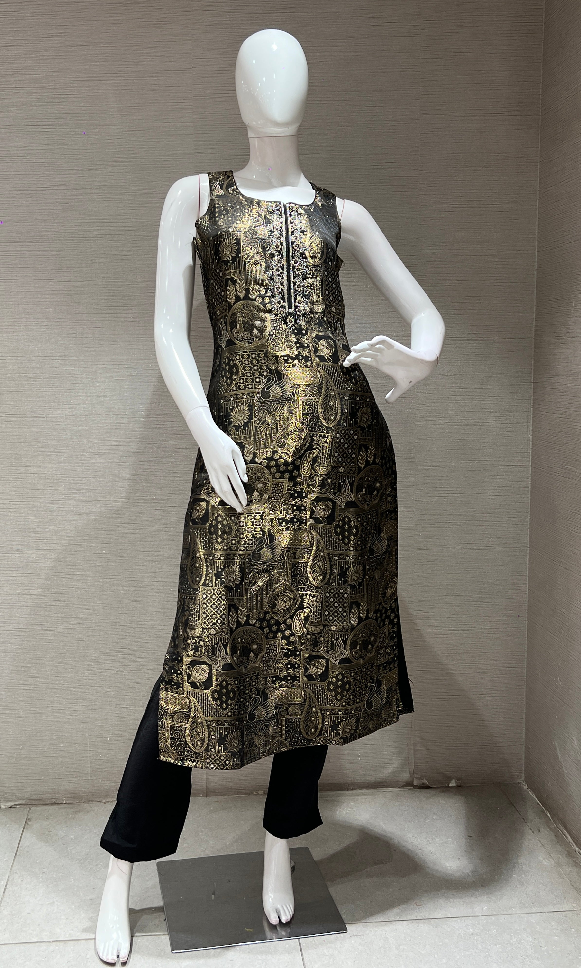 BLACK ETHNIC KURTA SET WITH WOVEN DUPATTA