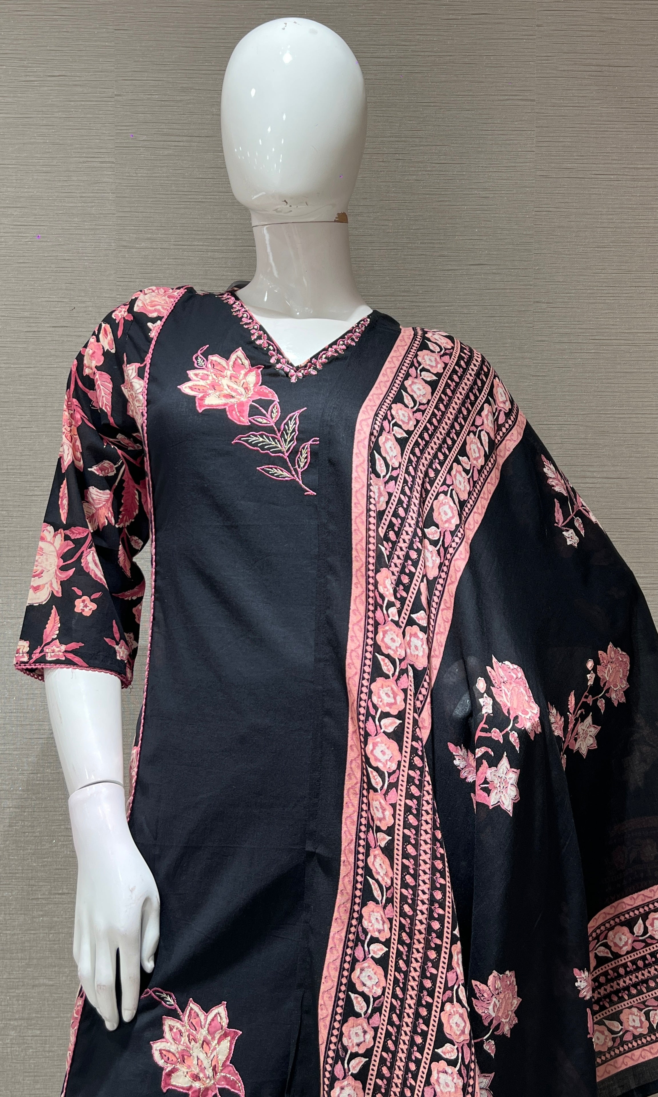 BLACK FLORAL PRINT KURTA SET