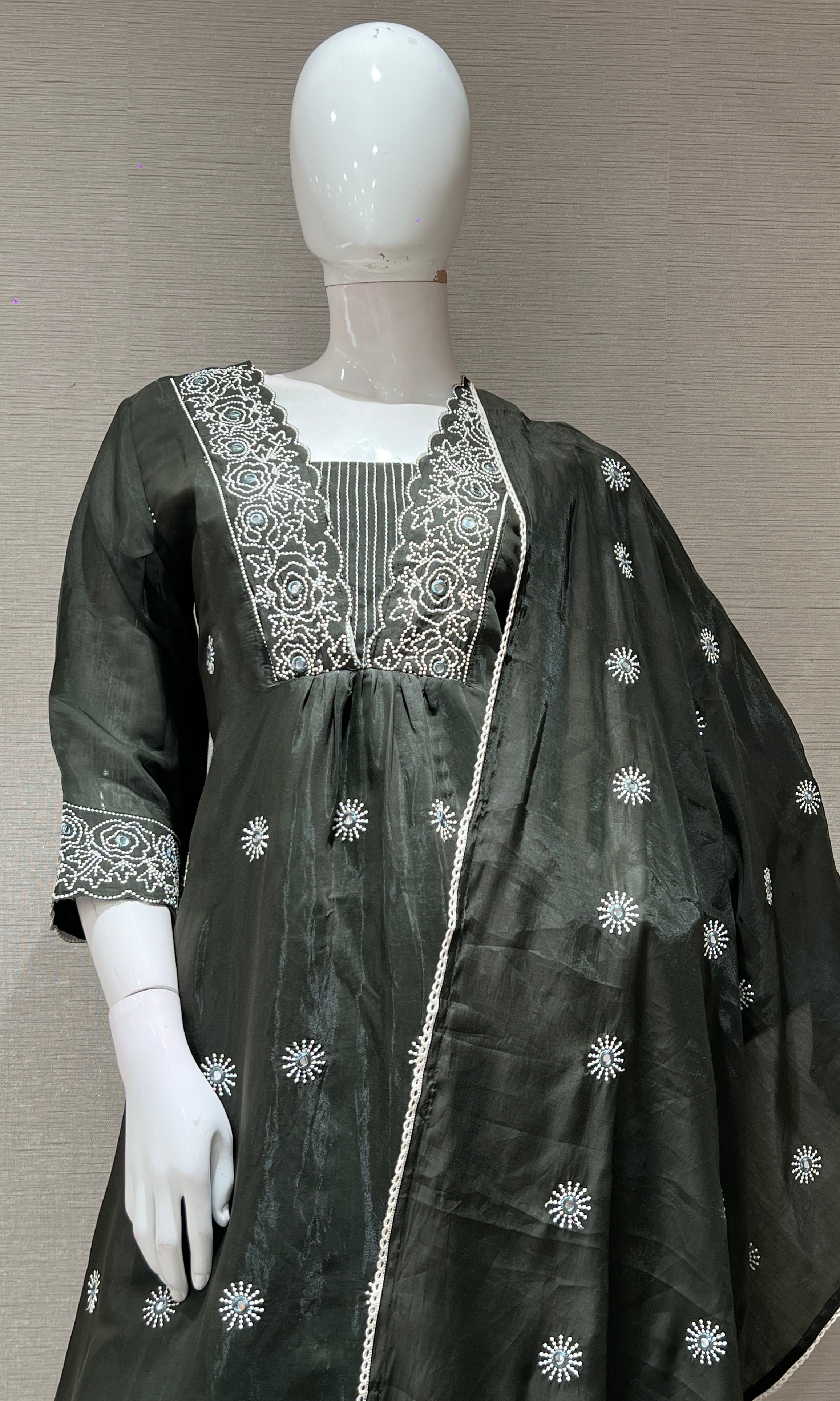 BOTTLE GREEN FLORAL ETHNIC KURTA SET