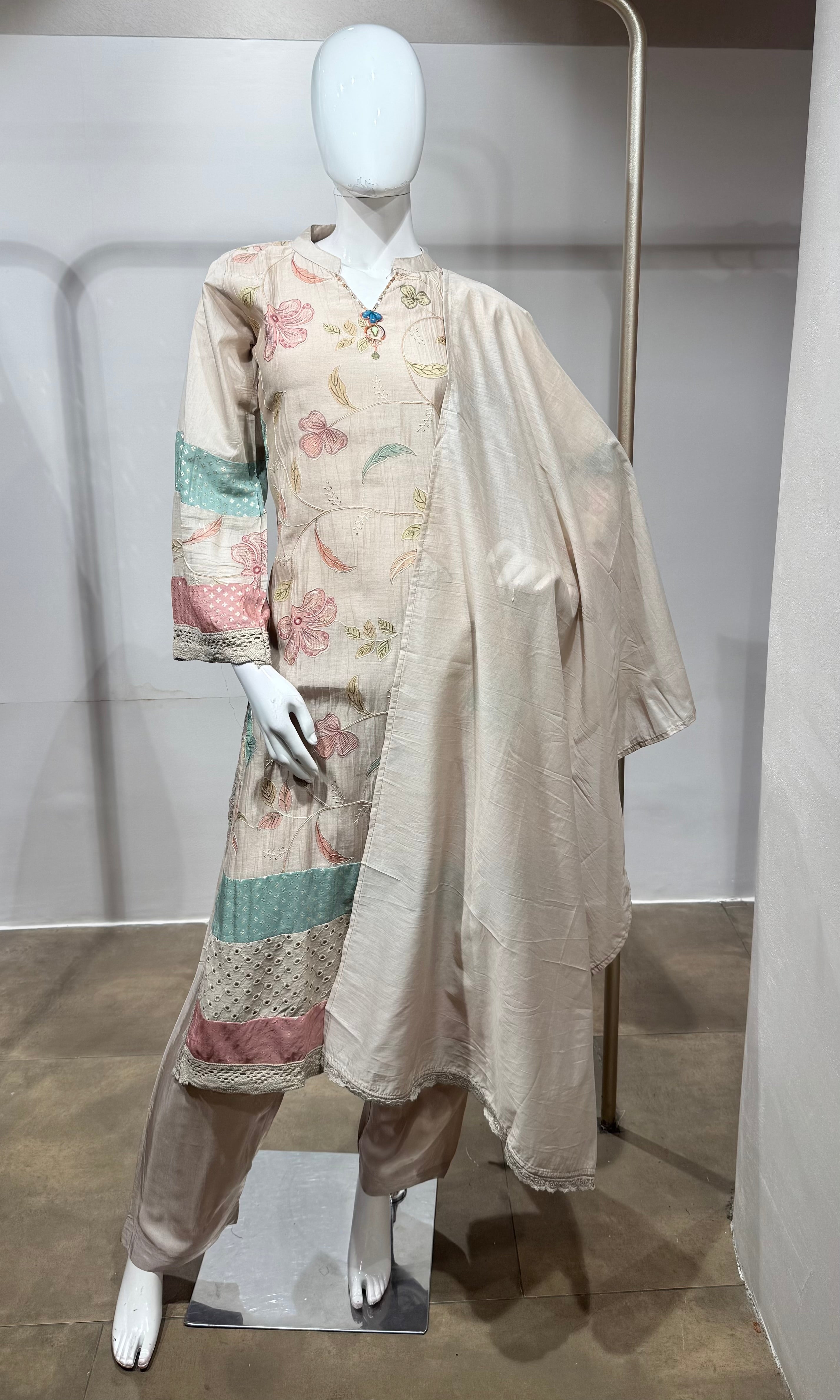 MOEE Floral Kurta Set with Dupatta