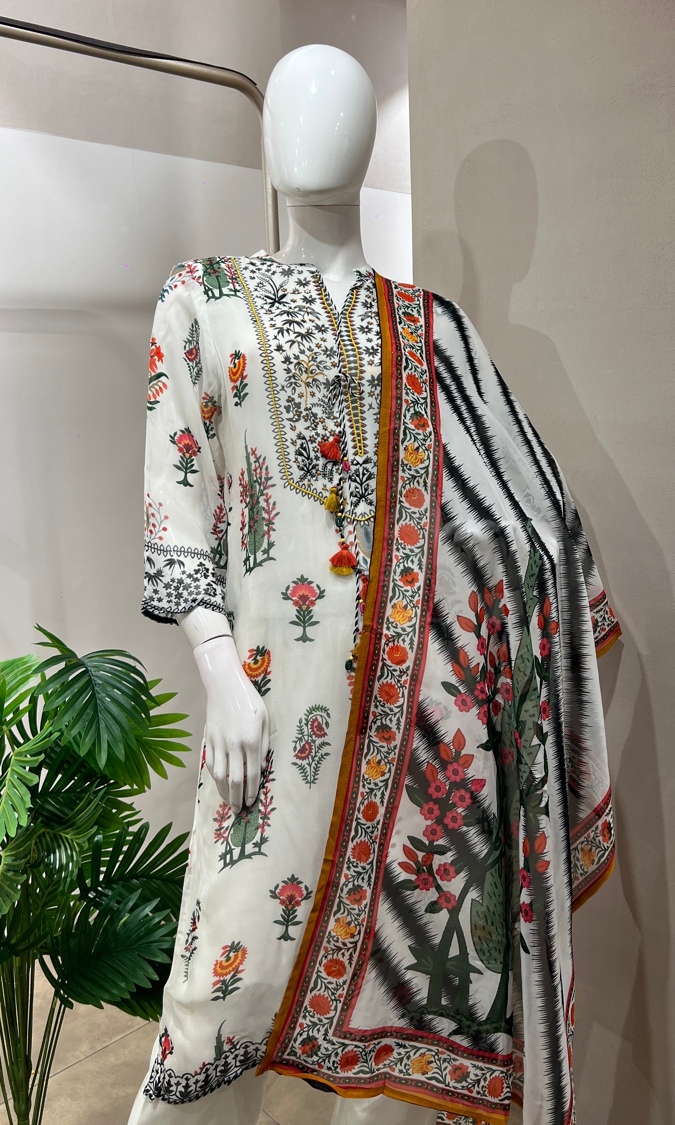 WHITE FLORAL ETHNIC PRINTED KURTA SET