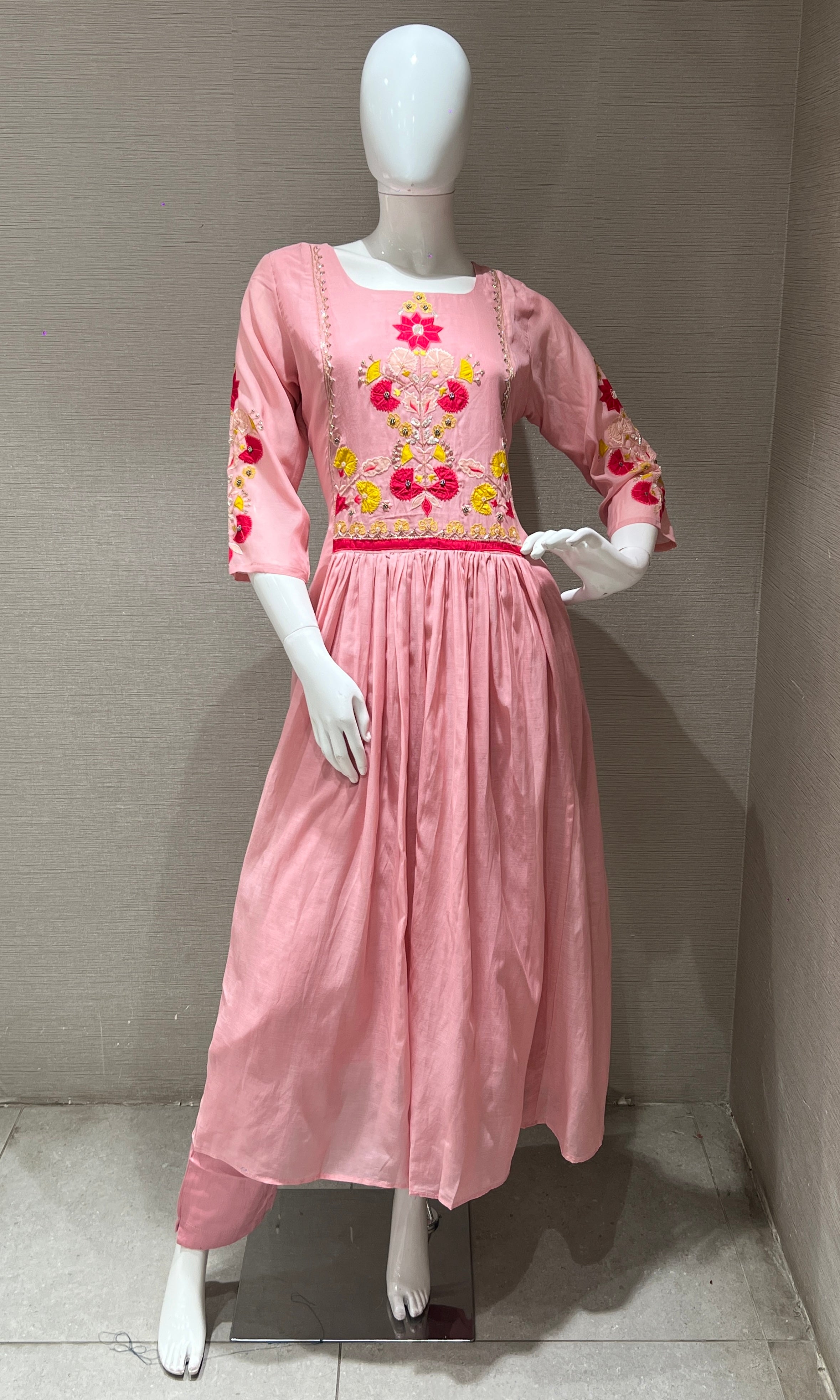 Rose pink floral embroidered kurta set
