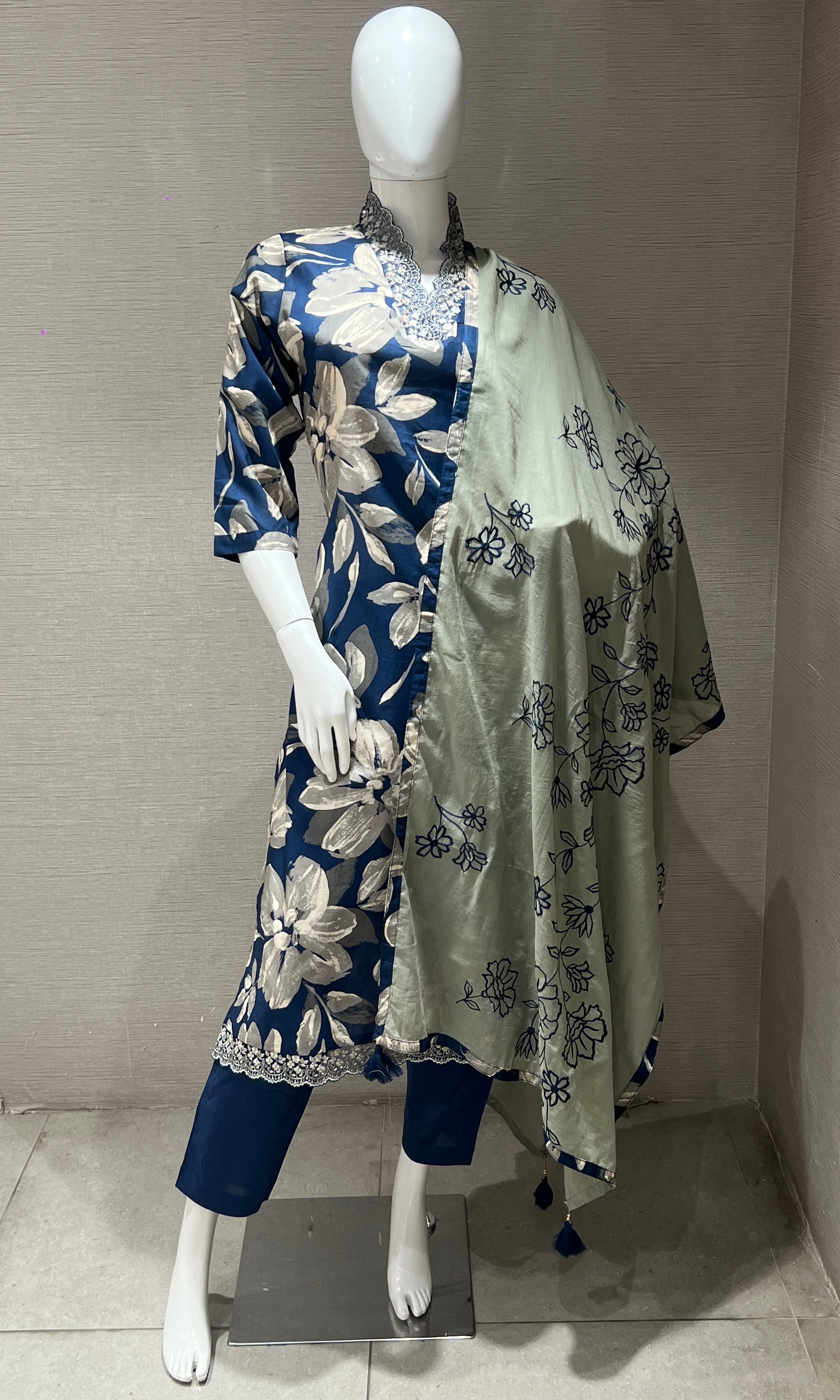 Elegent Blue floral print kurta set
