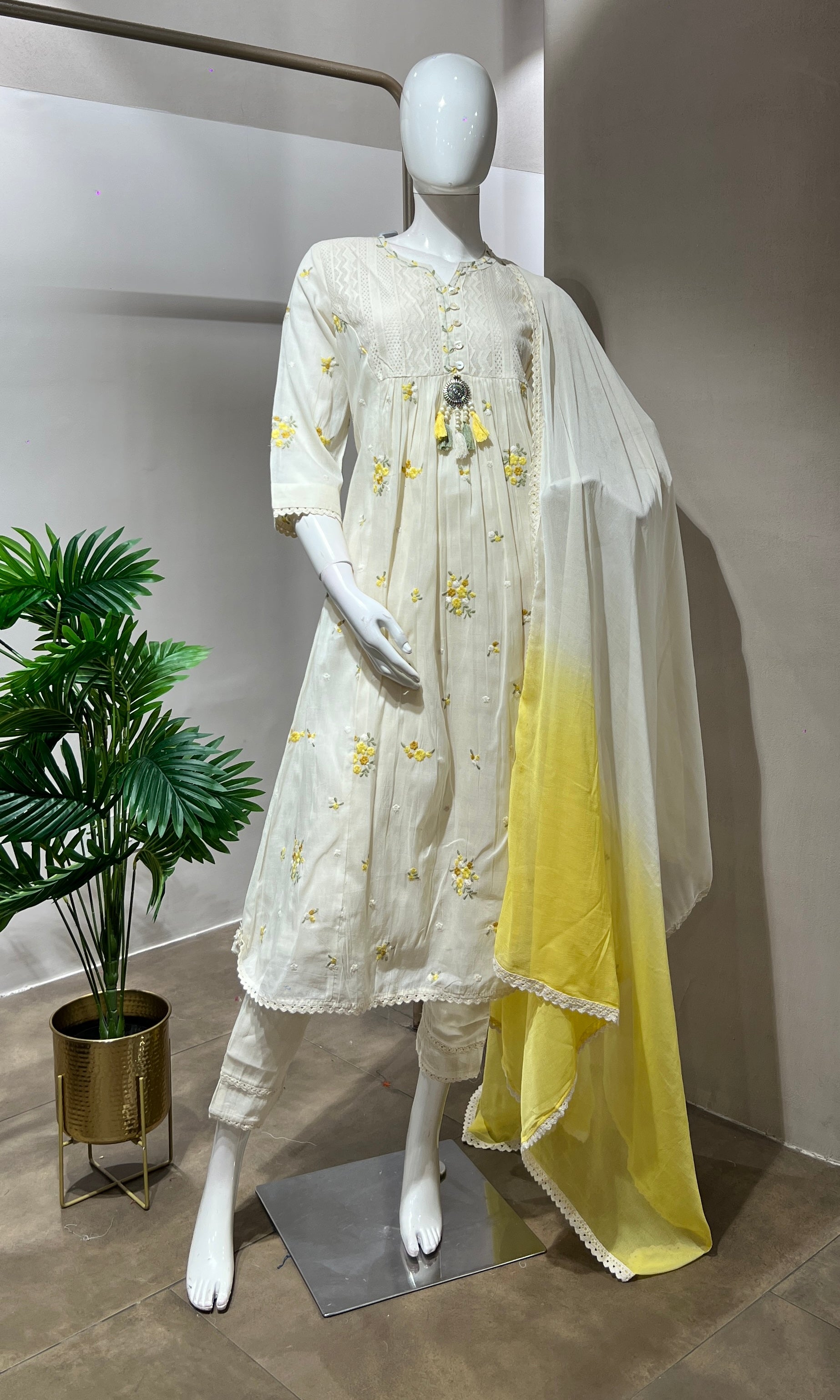 CREAM FLORAL MOTIF KURTA SET