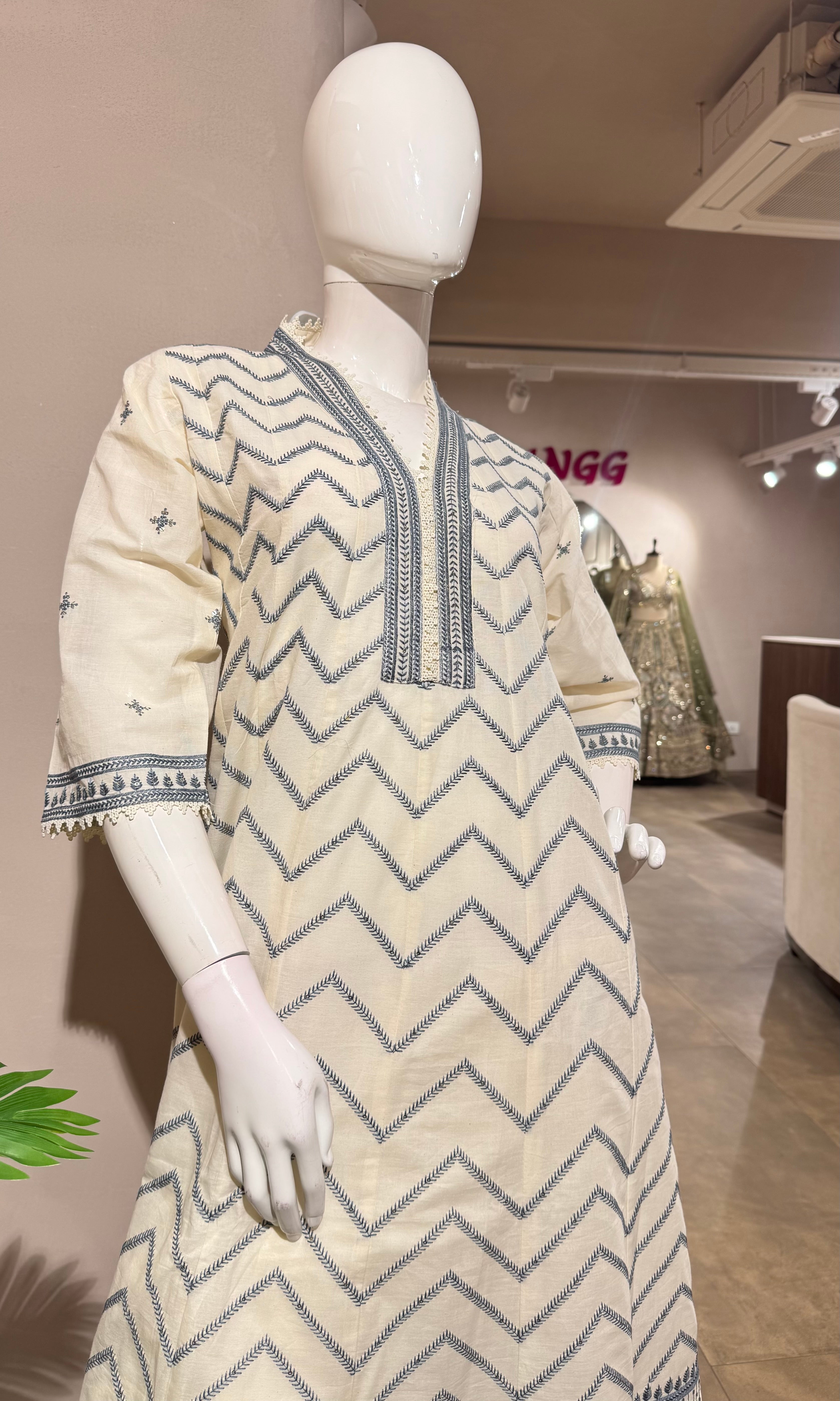 WHITE ZIG ZAG EMBROIDERED KURTA SET
