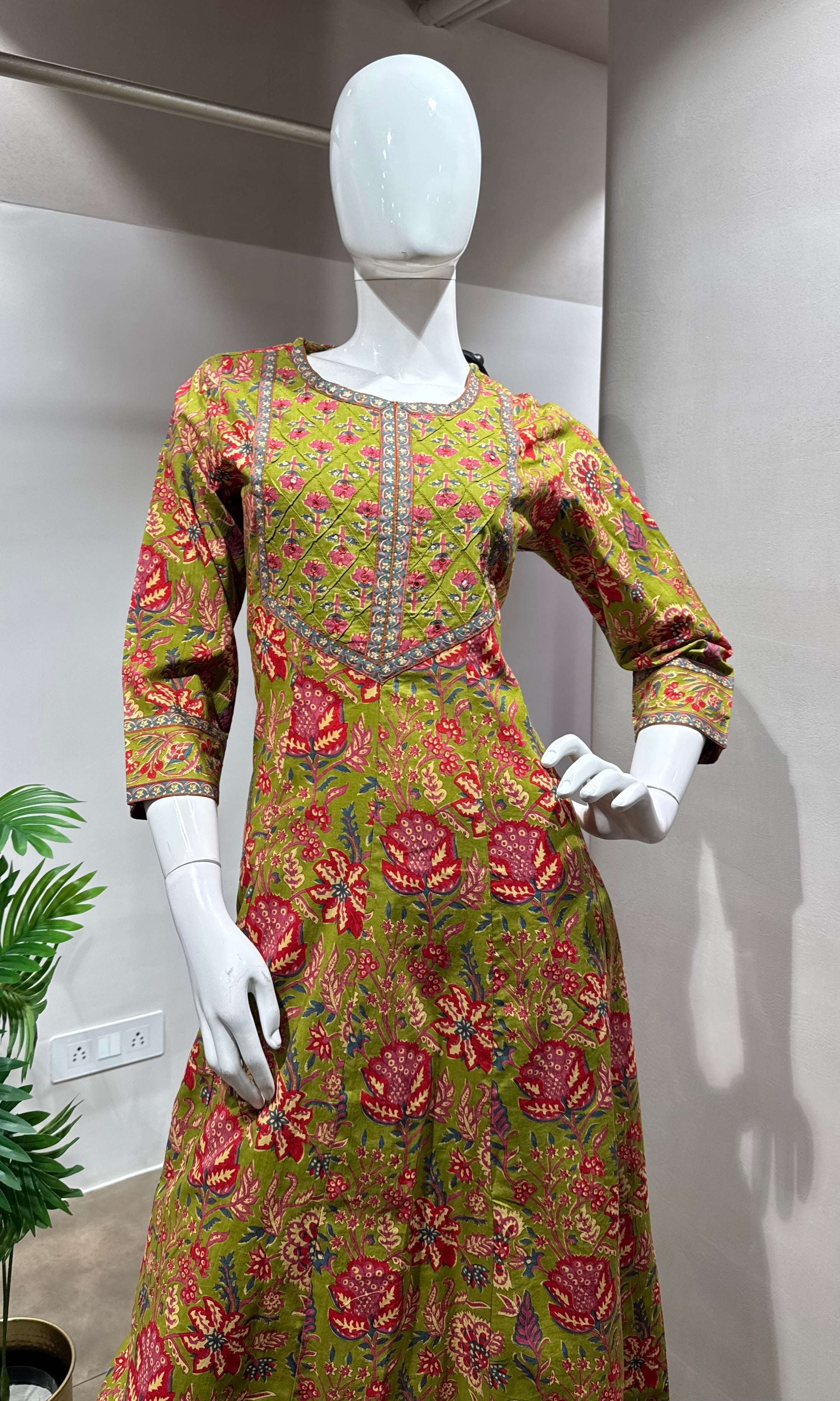 GREEN ROSE EMBROIDERED KURTA SET