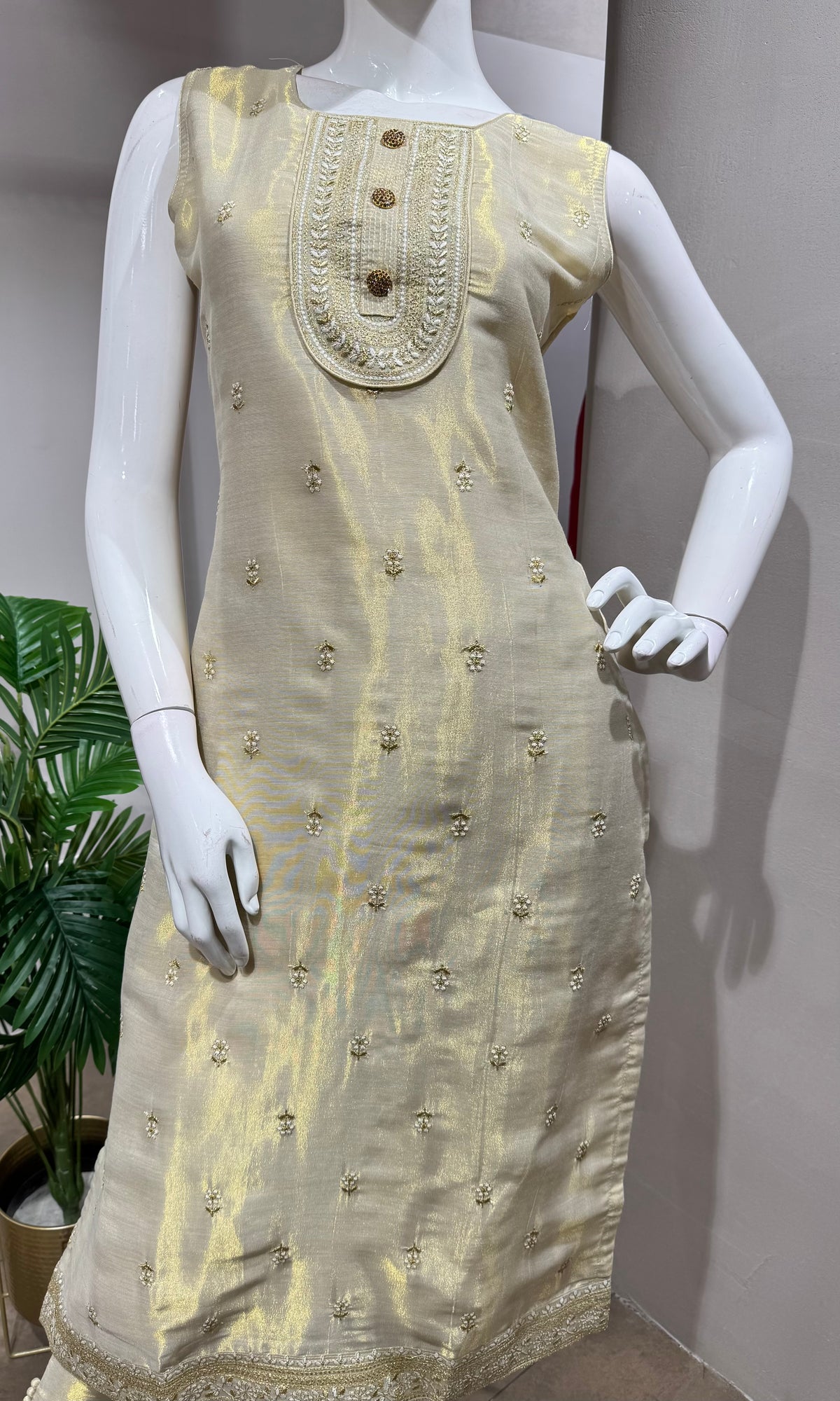 CREAM EMBROIDERD Kurta Set