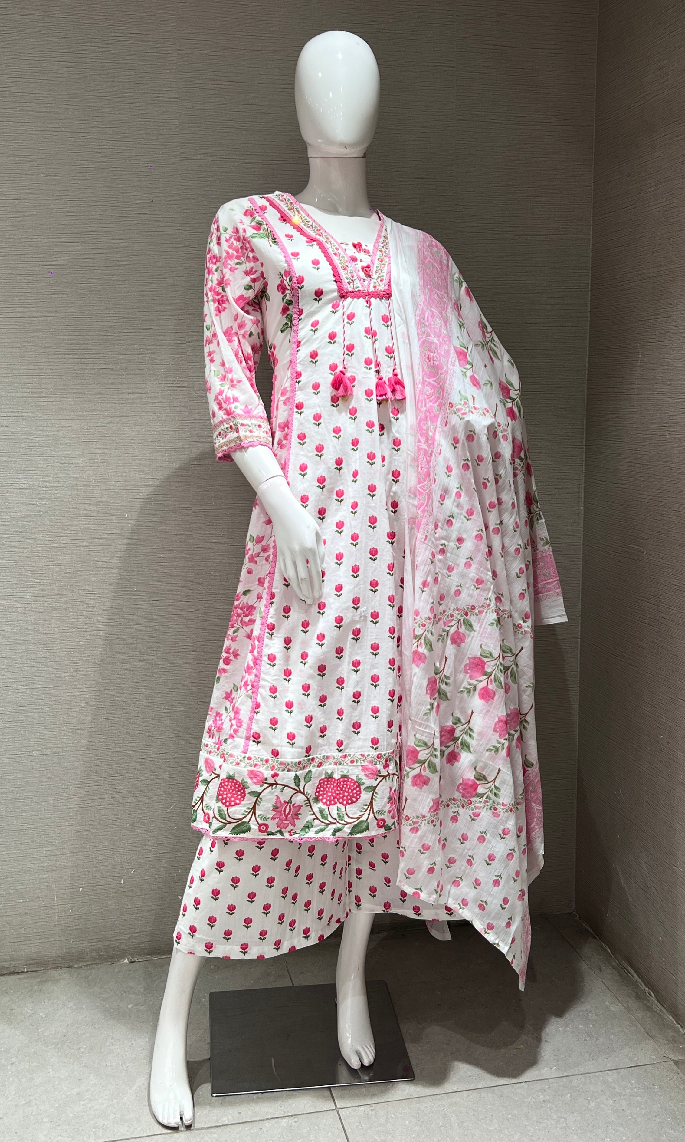 White ROSE FLORAL KURTA SET WITH PALAZZO PANTS