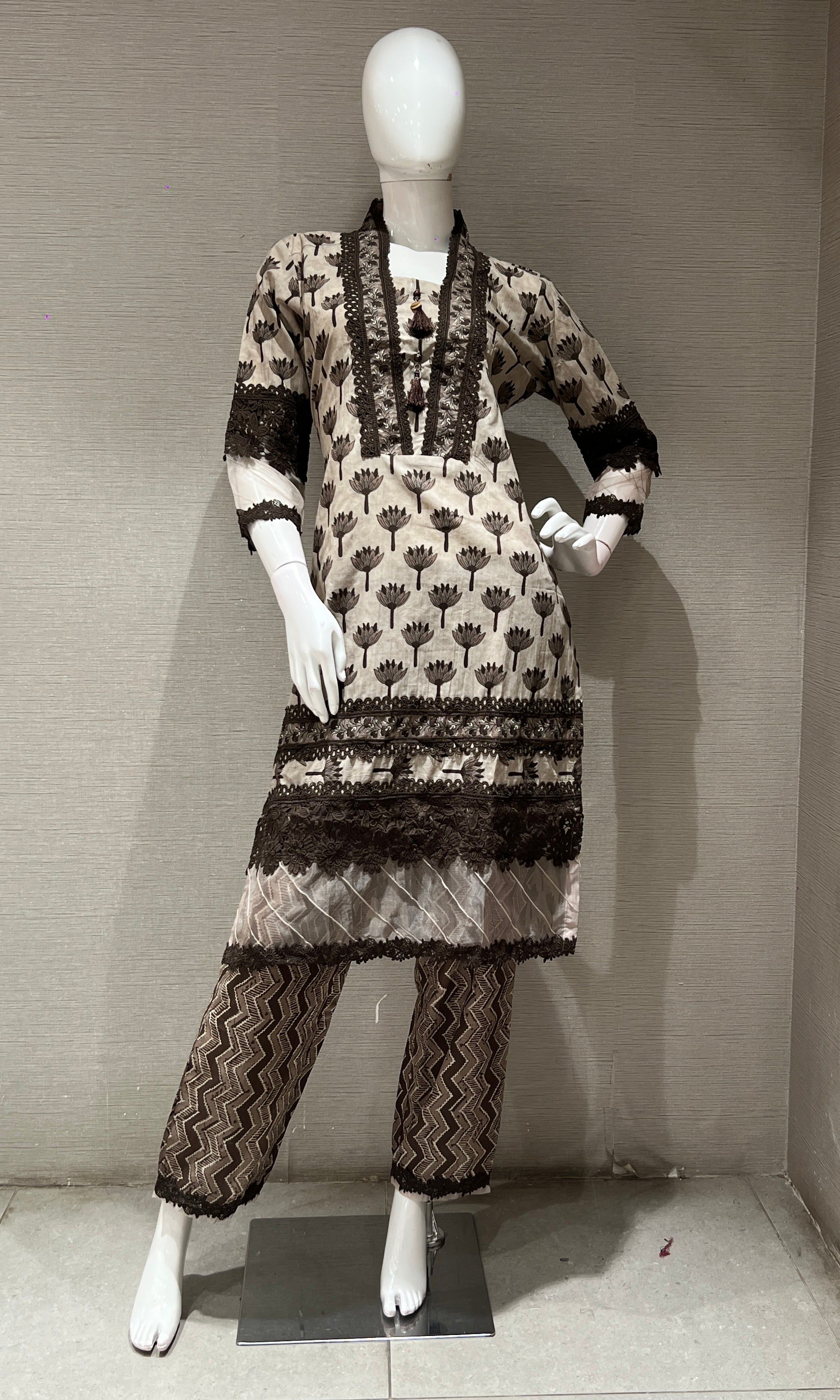 Grey FLORAL KURTA SET WITH ZIG ZAG PRINT DUPATTA