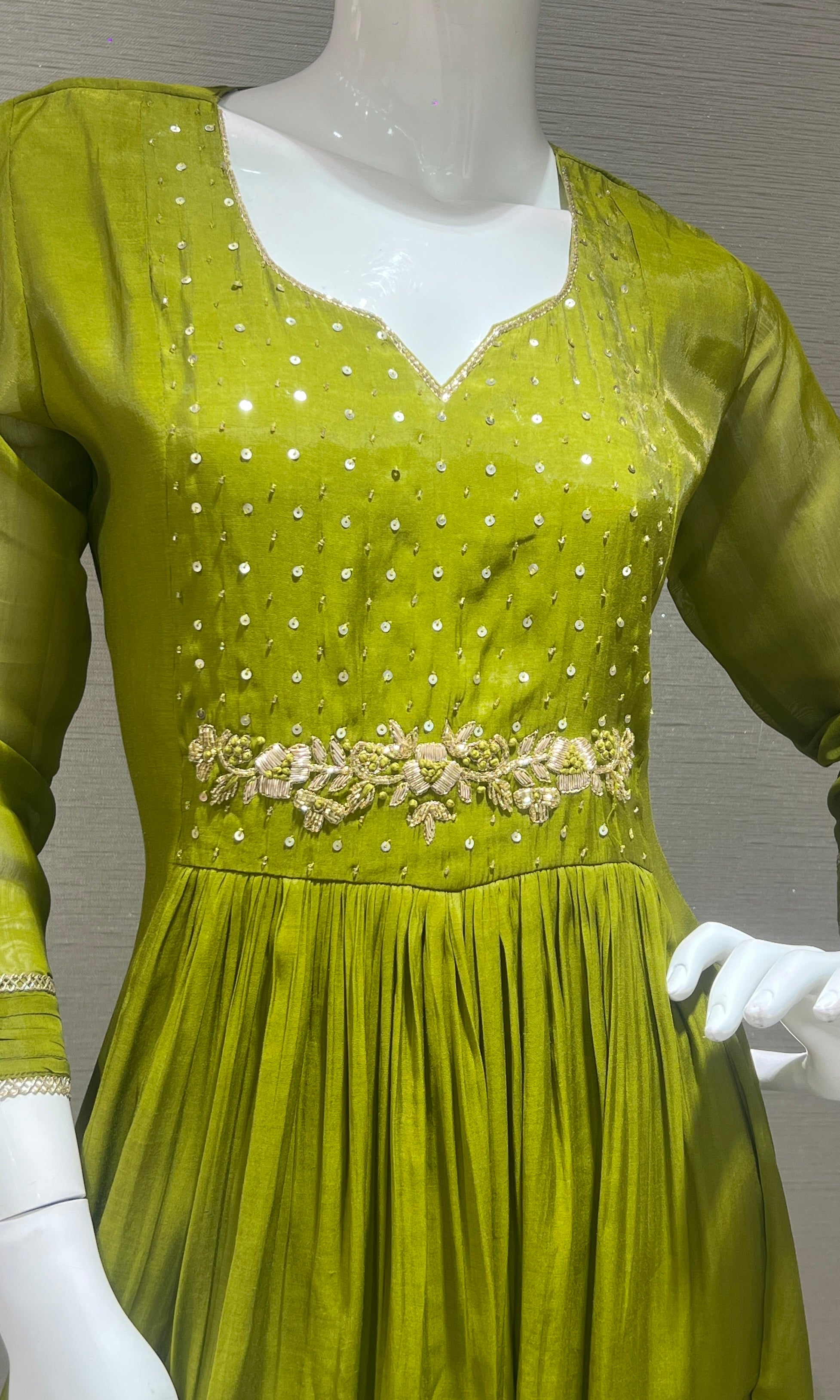 Green EMBROIDERED MUL CHANDERI Kurta SET