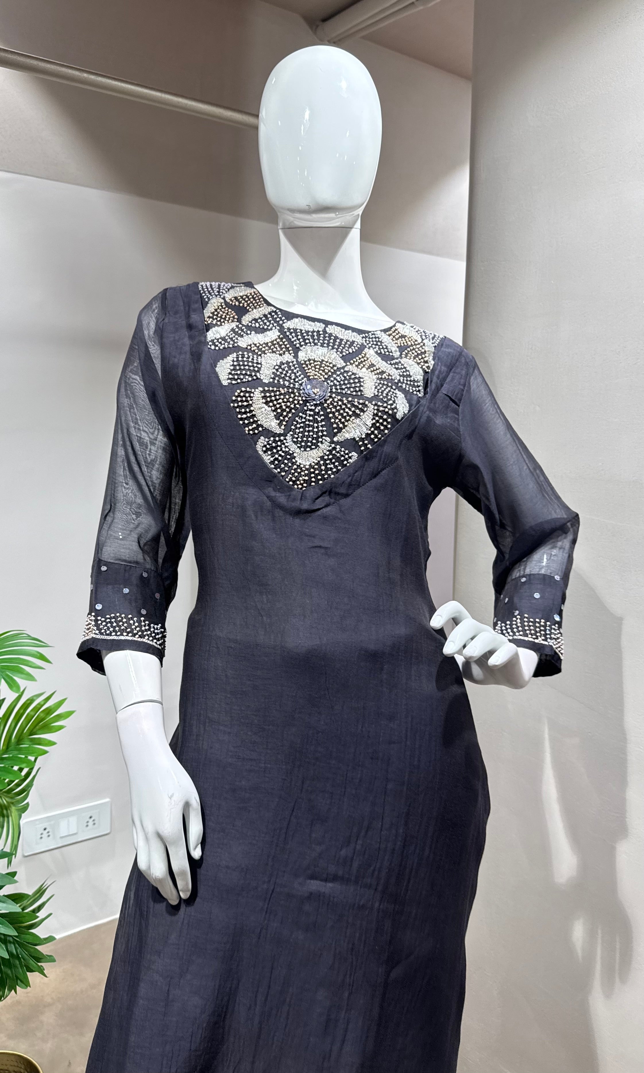 BLACK EMBROIDERED KURTA SET