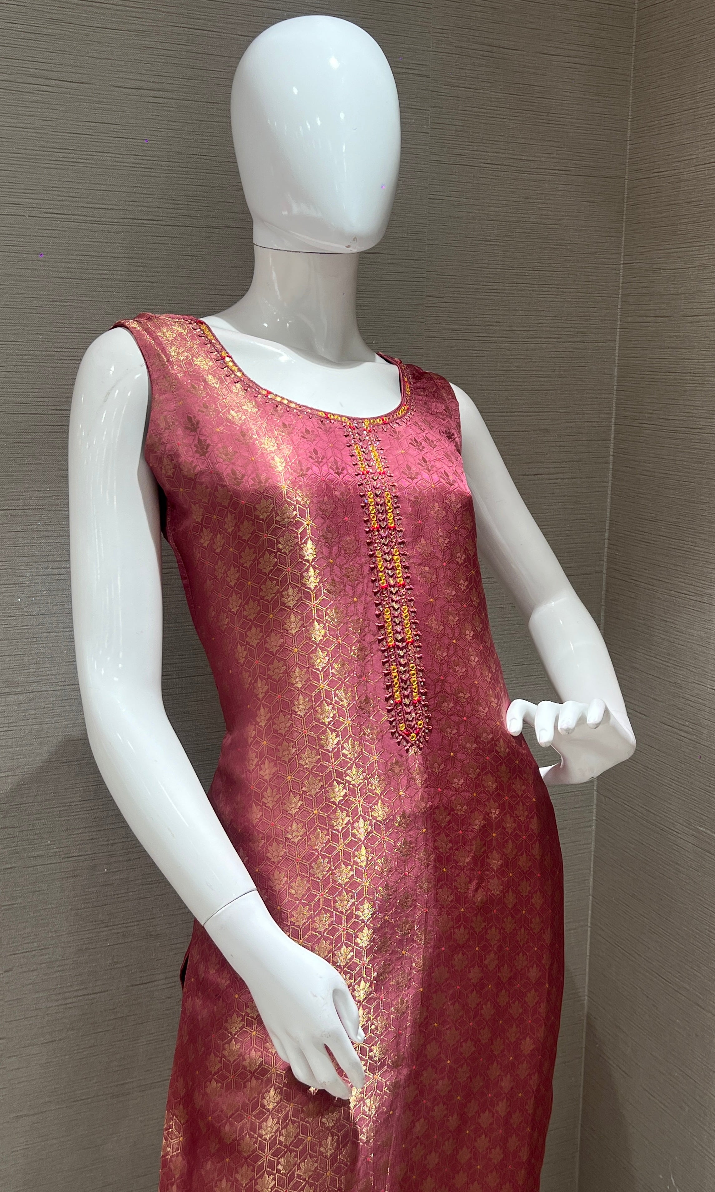 Onion pink Brocade Kurta Set