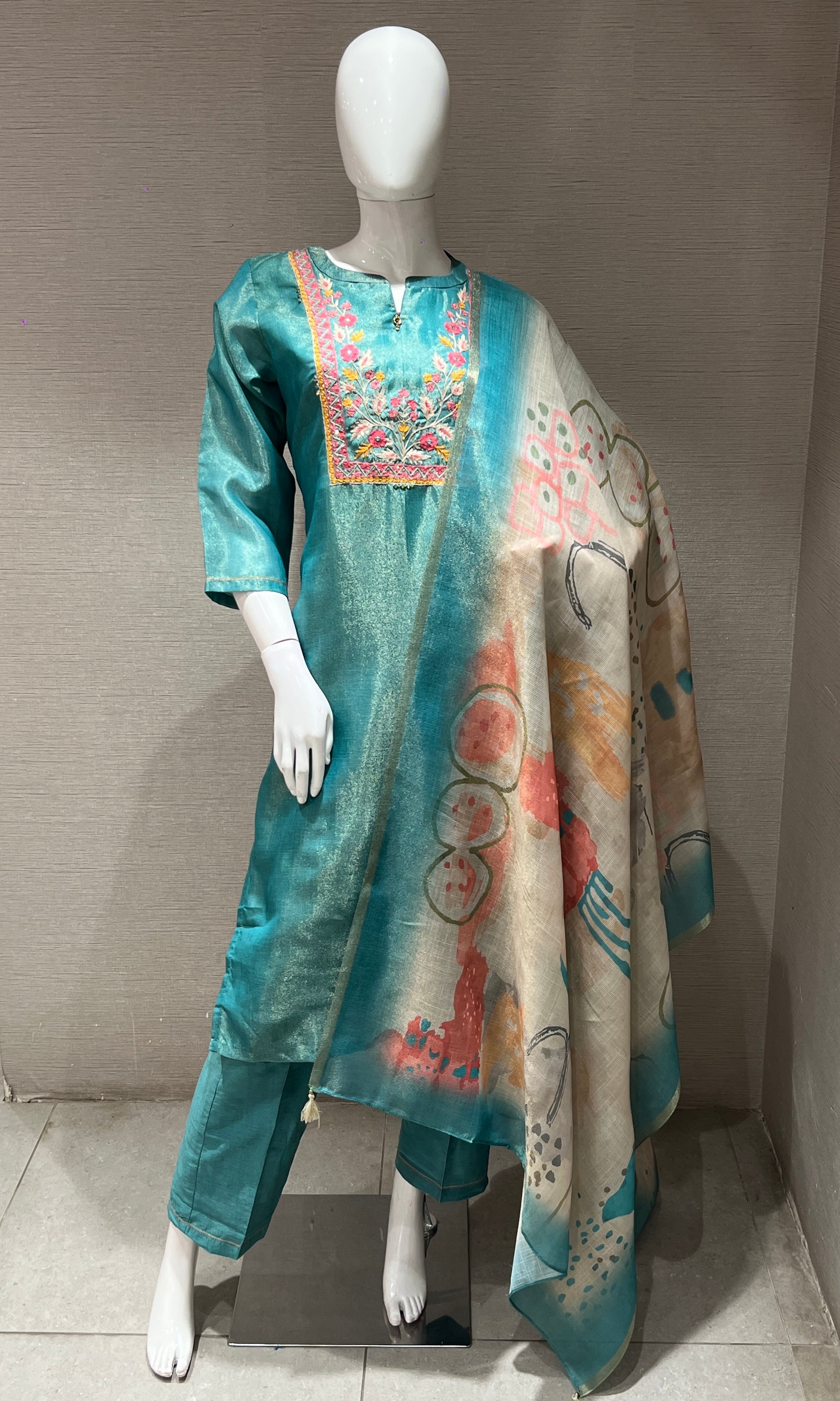 Green EMBROIDERED kurta set WITH PRINT DUPATTA