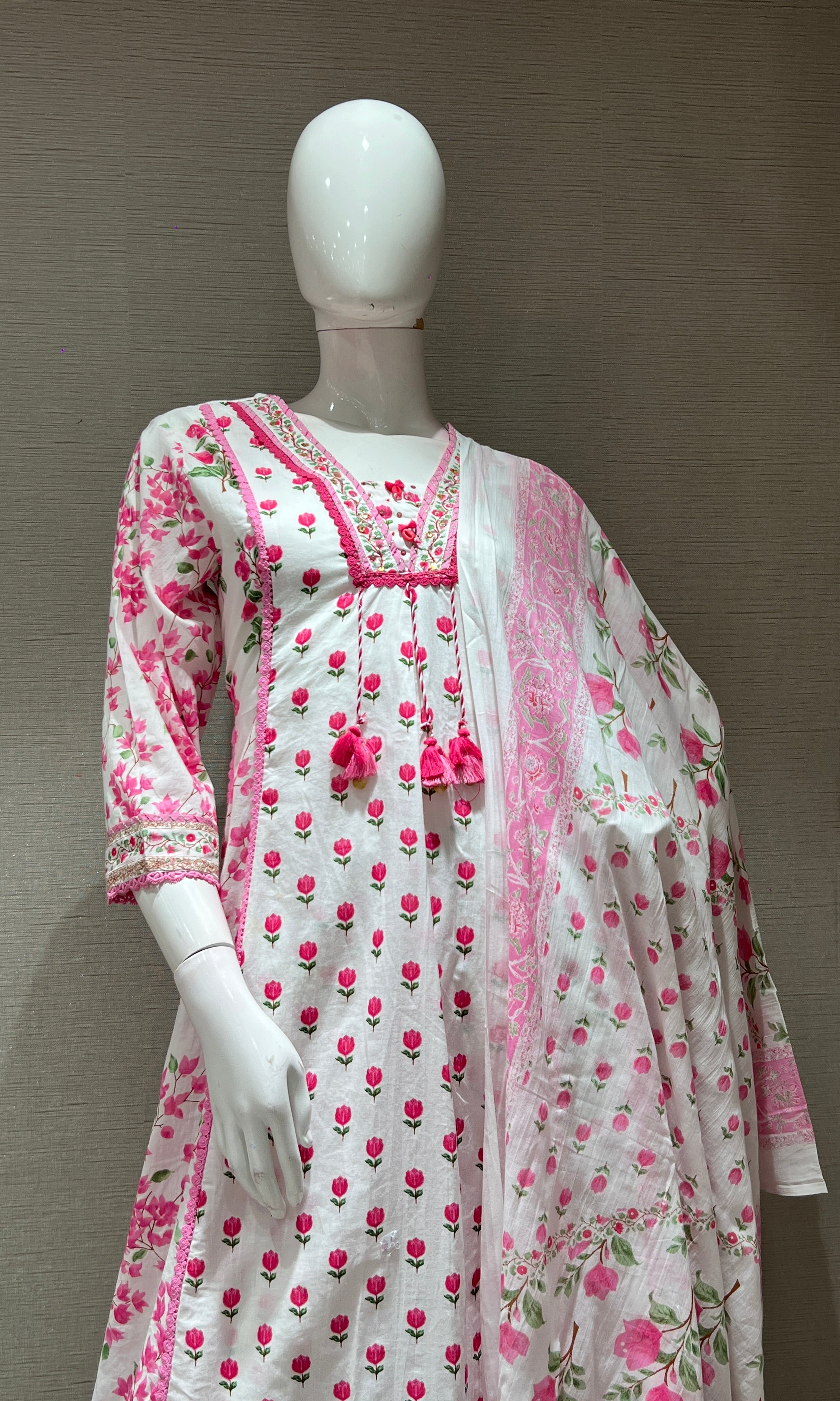 White ROSE FLORAL KURTA SET WITH PALAZZO PANTS