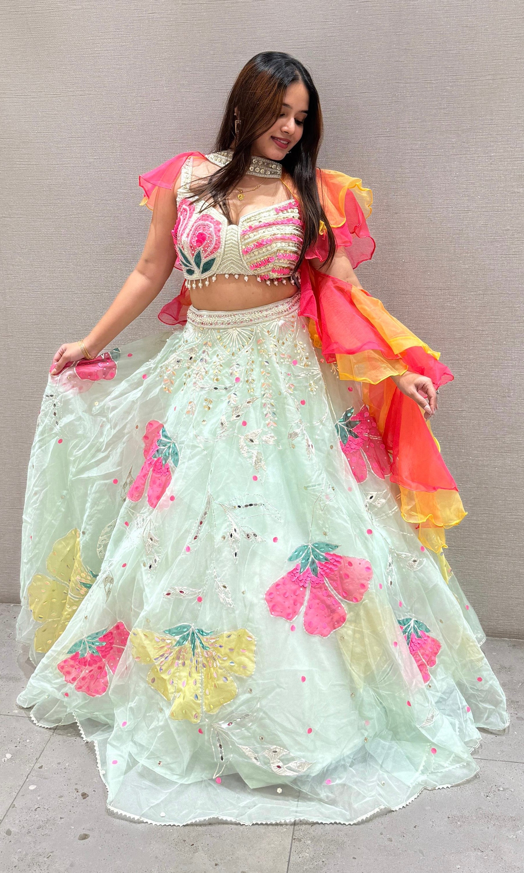 Pista floral Lehenga