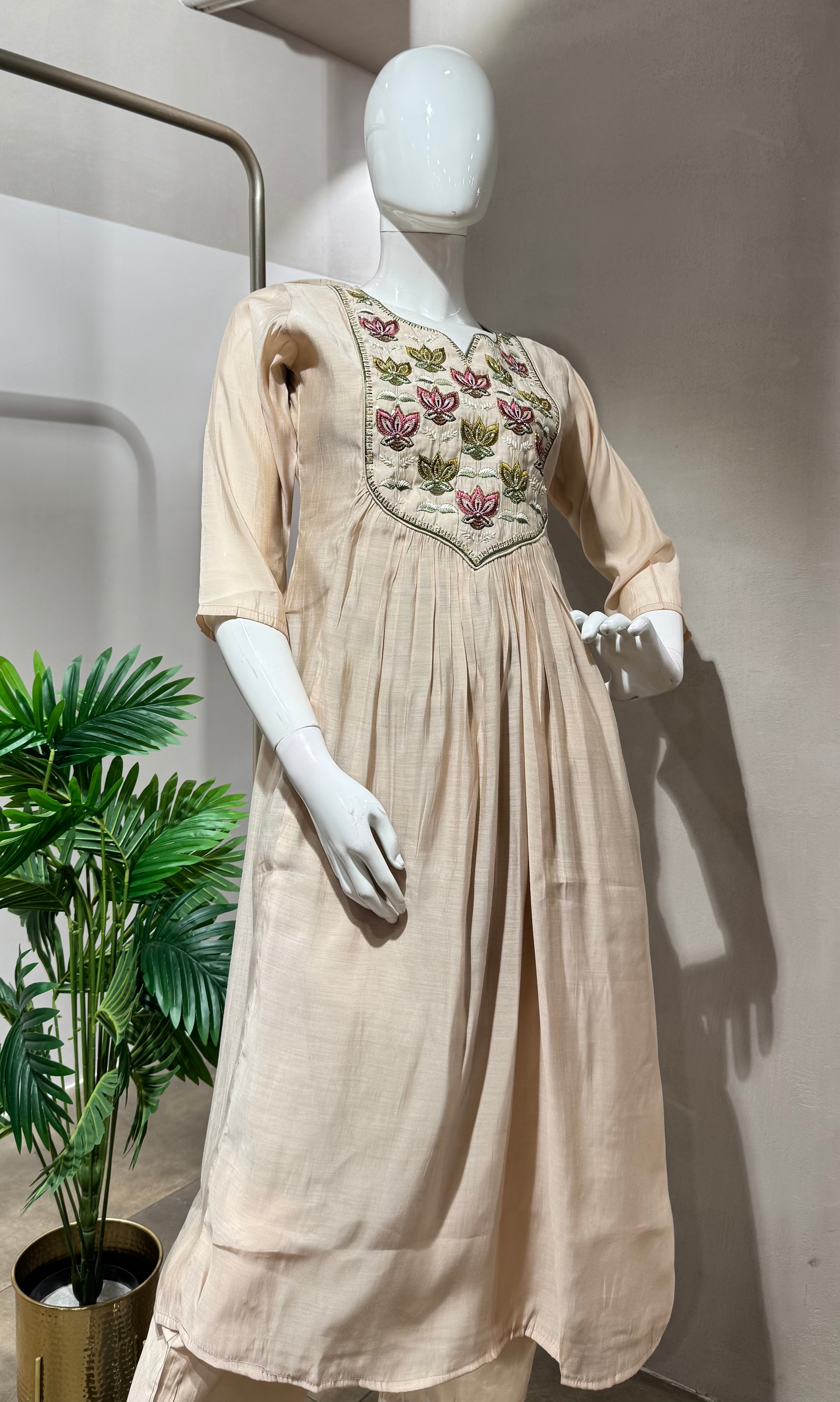 IVORY LOTUS EMBROIDERY MUL CHANDERI KURTA SET