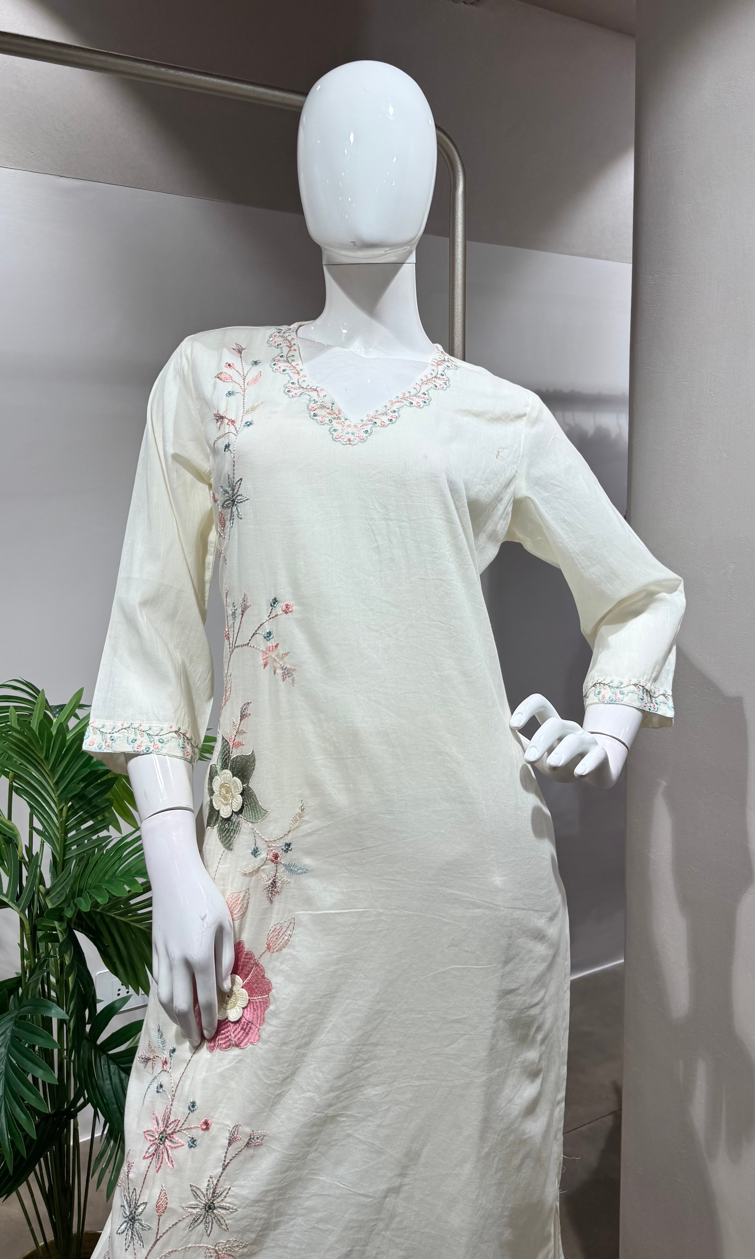 White Embroidered Kurta Set with Floral Motifs