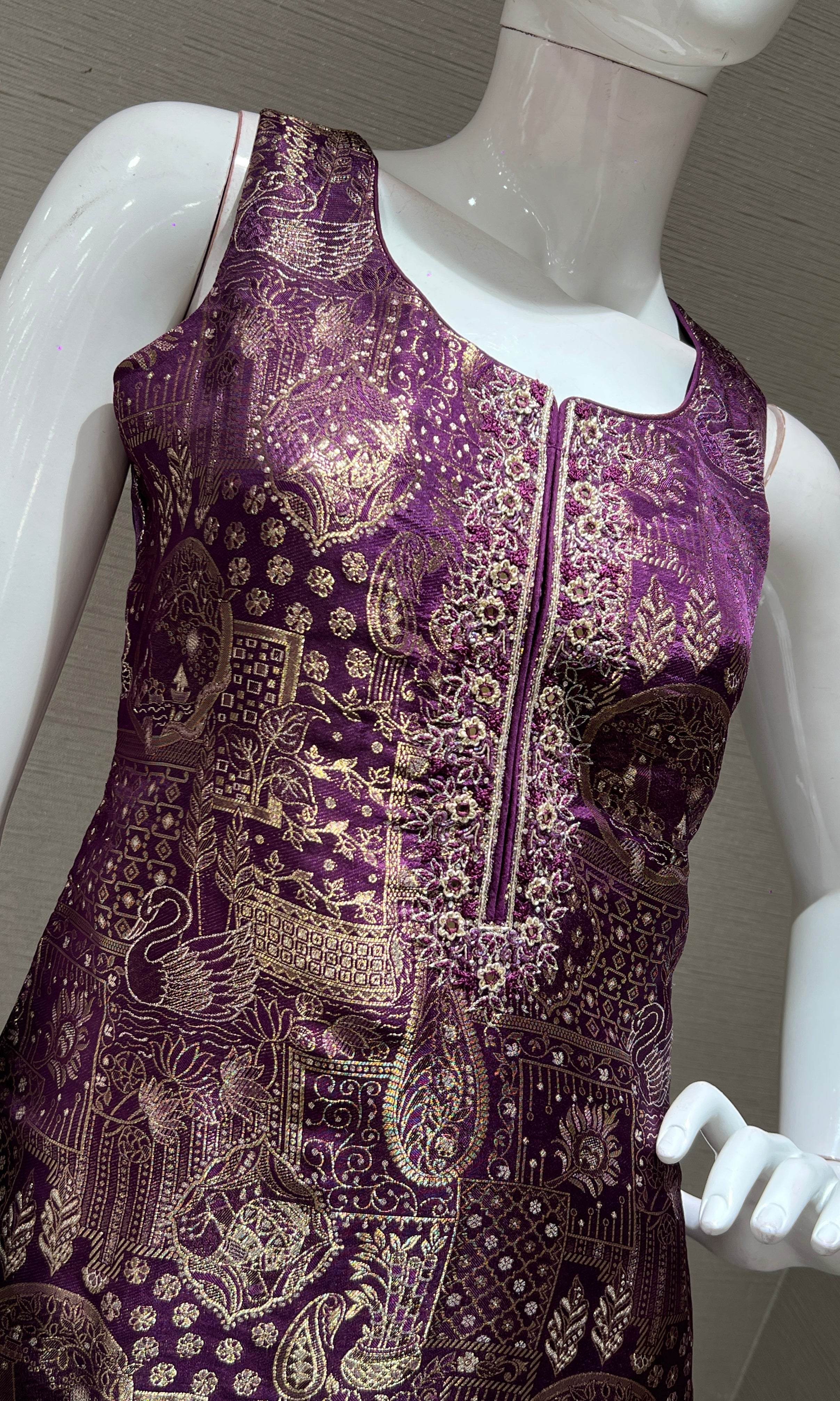 WINE ETHNIC KURTA SET WITH WOVEN DUPATTA