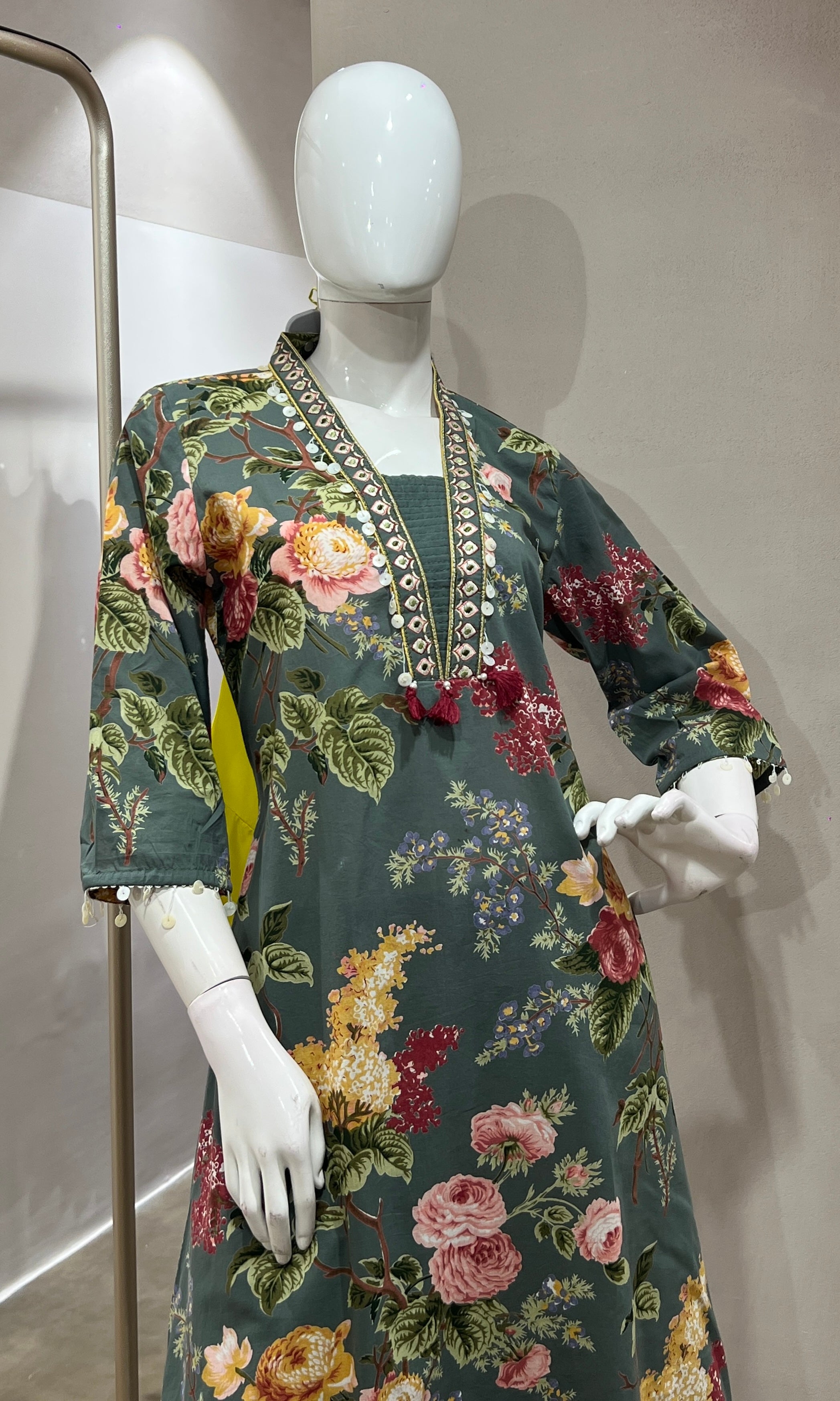 Green ETHNIC FLORAL PRINT kurta set