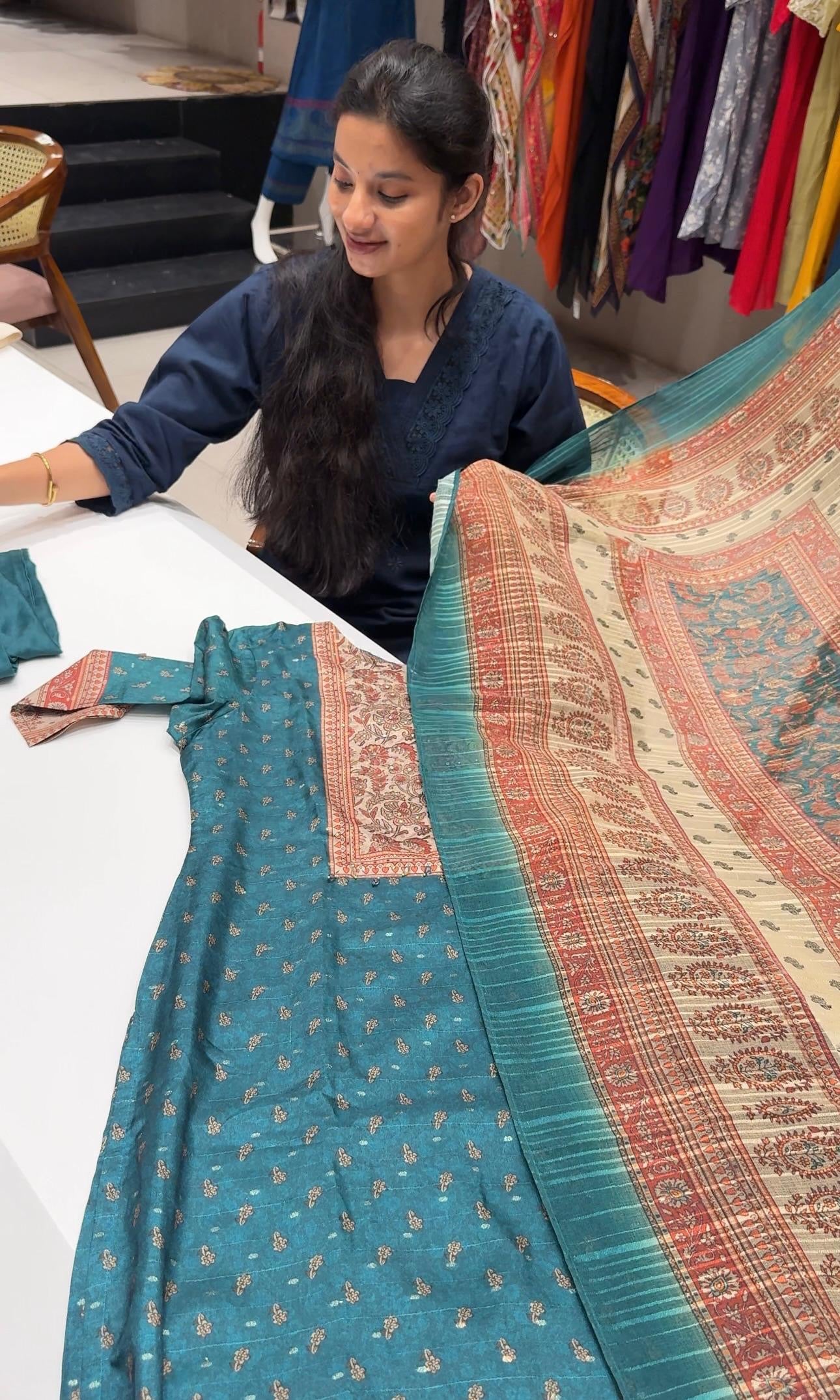 Green ETHNIC PrintED Kurta Set with Dupatta